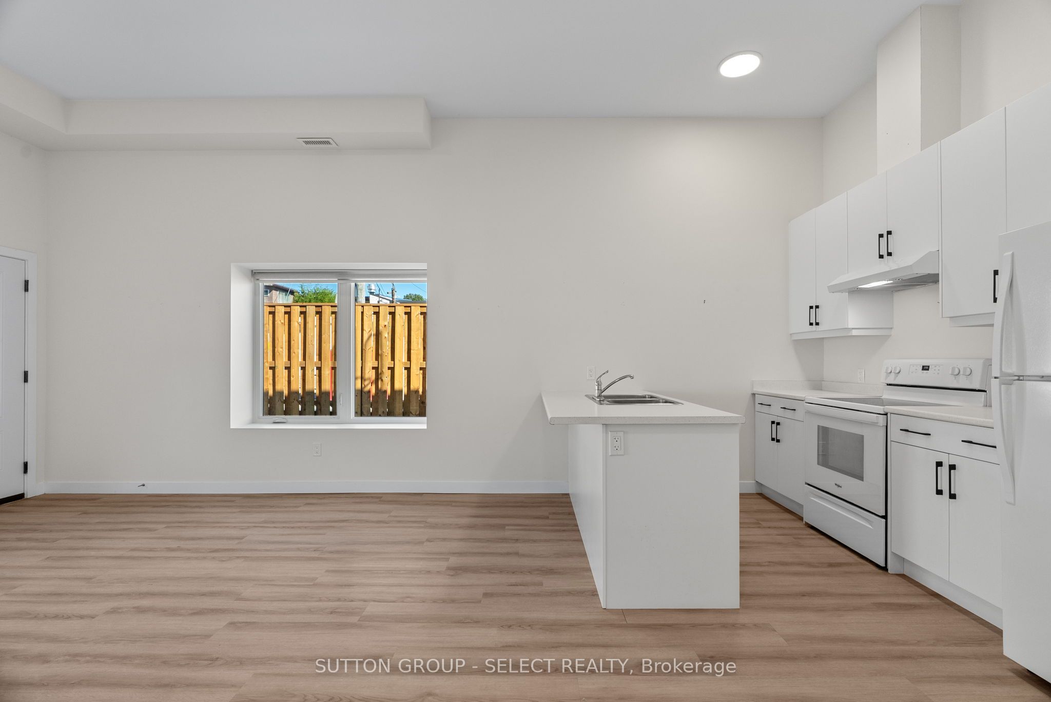 370 William Street Property Photo 6