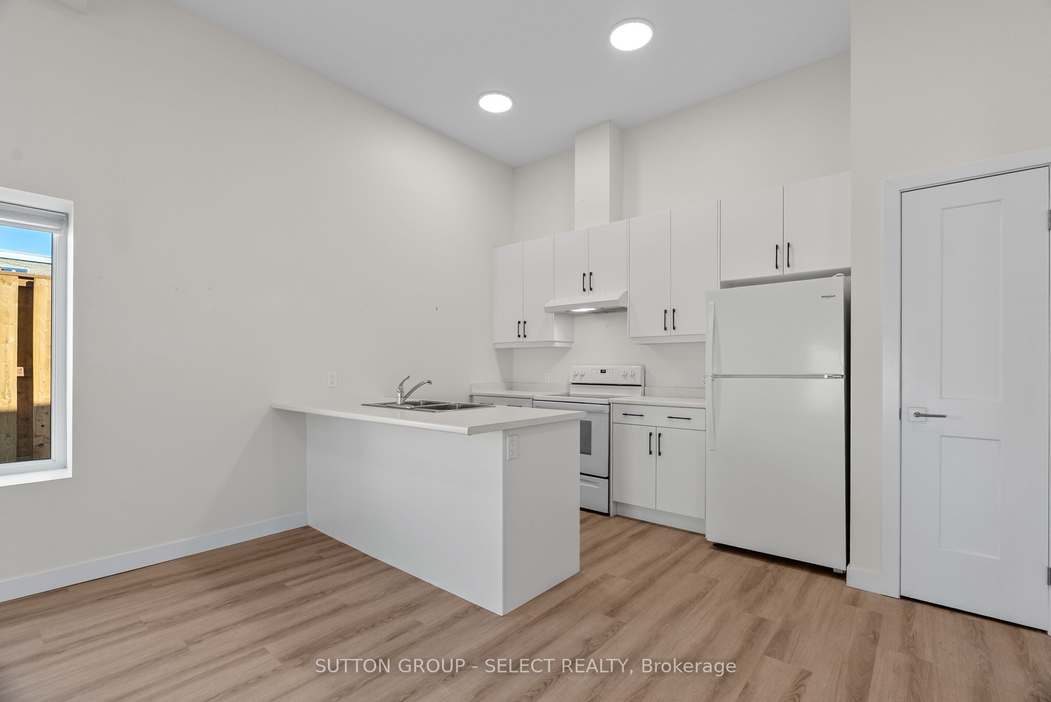 370 William Street Property Photo 10