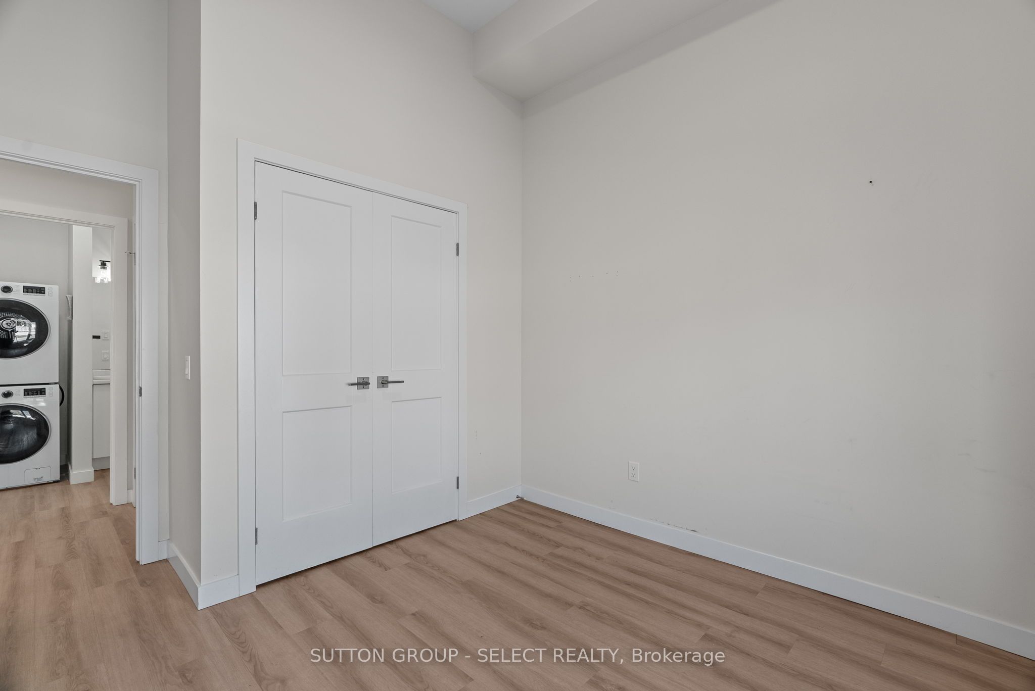 370 William Street Property Photo 17