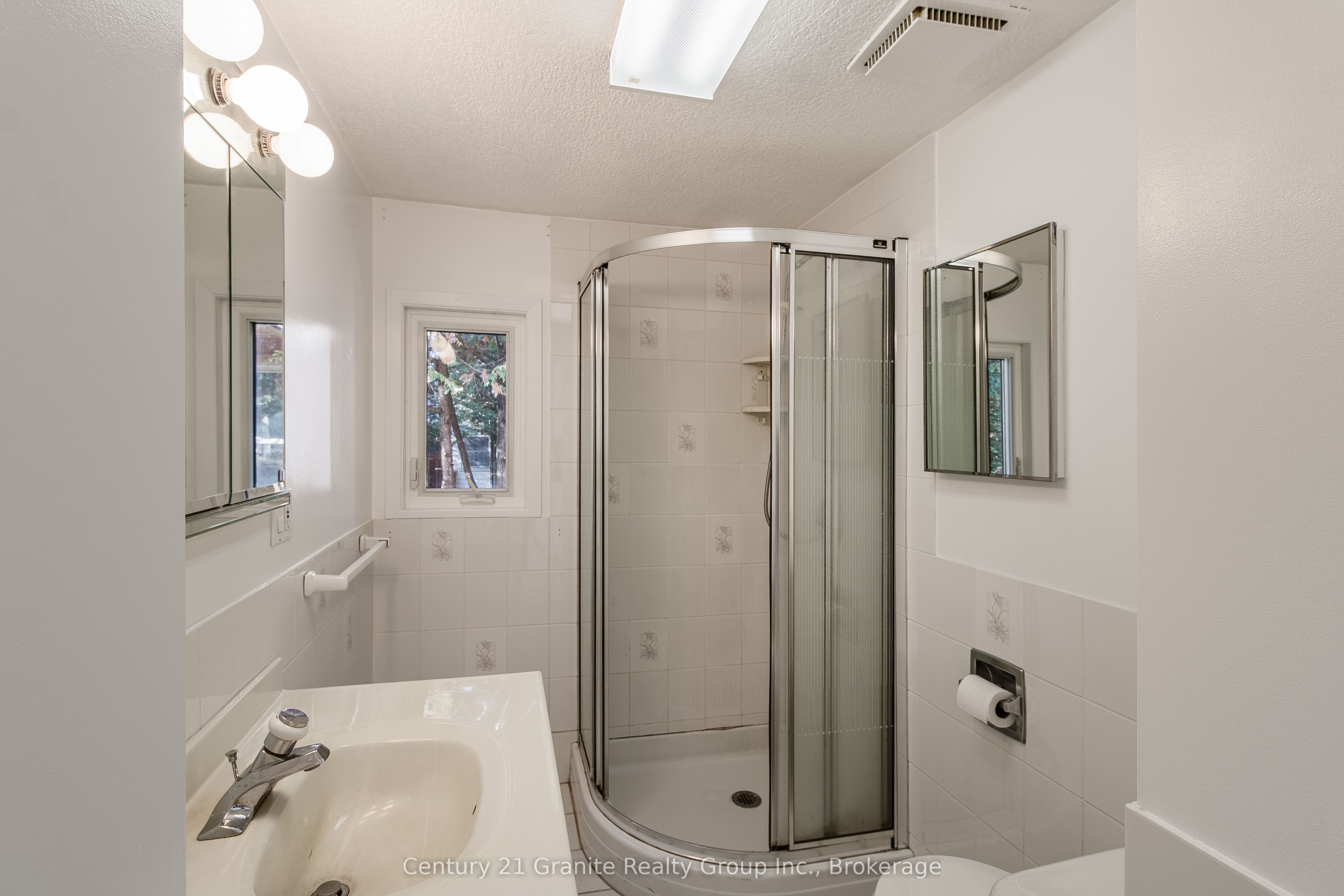 50 Riverside Drive Property Photo 28