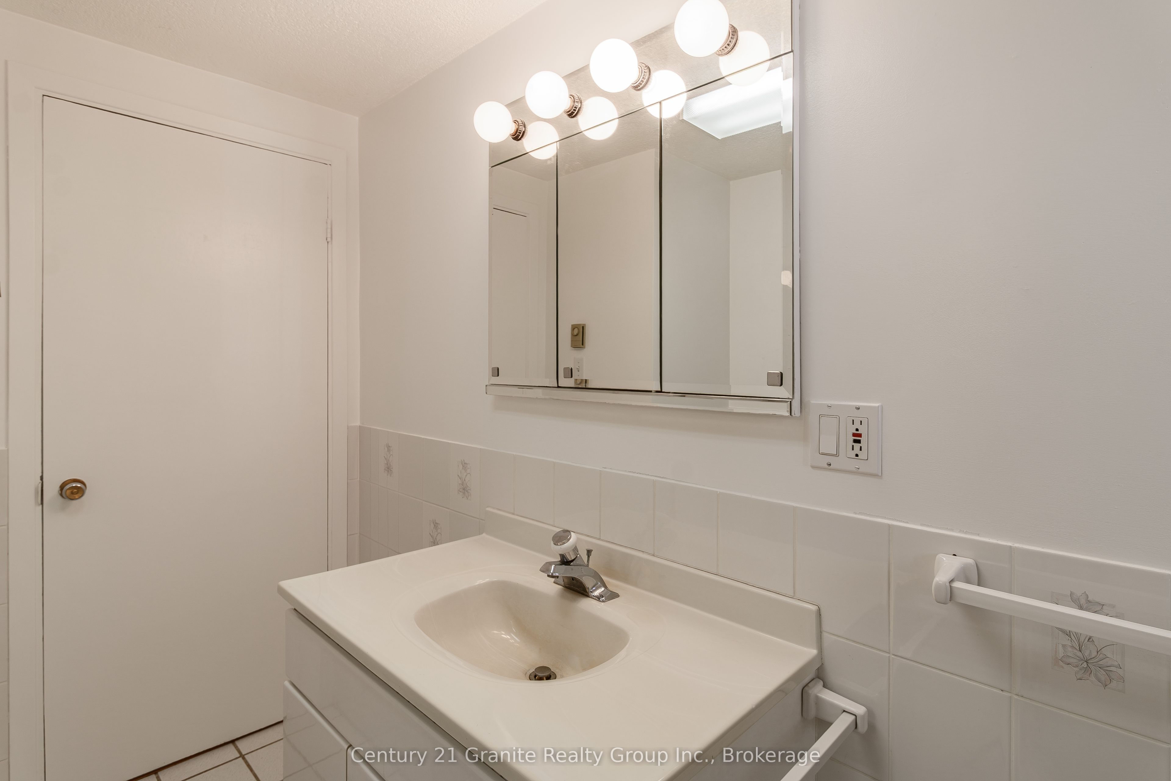 50 Riverside Drive Property Photo 29