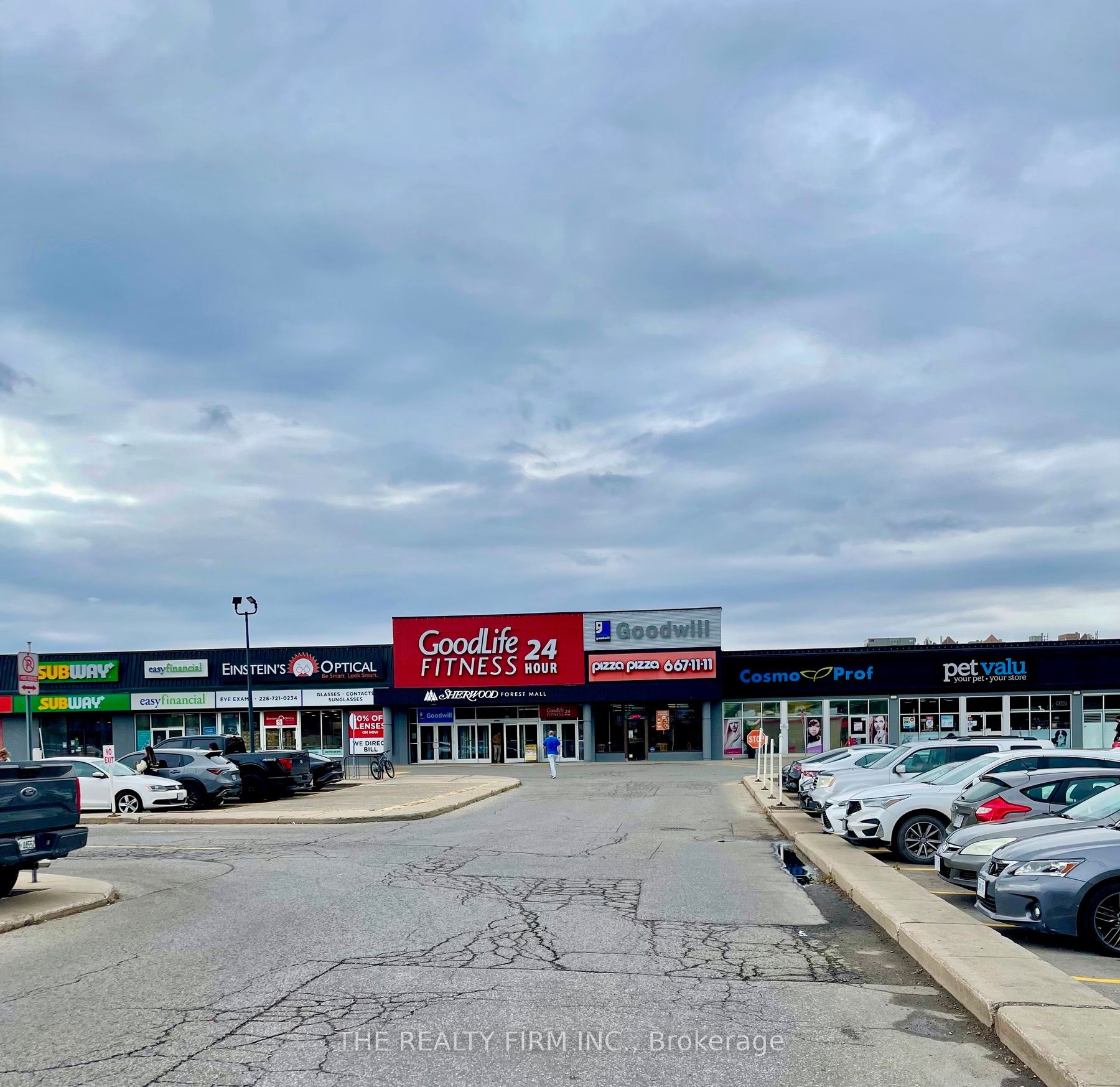 1225 Wonderland Road N 19 Property Photo 3