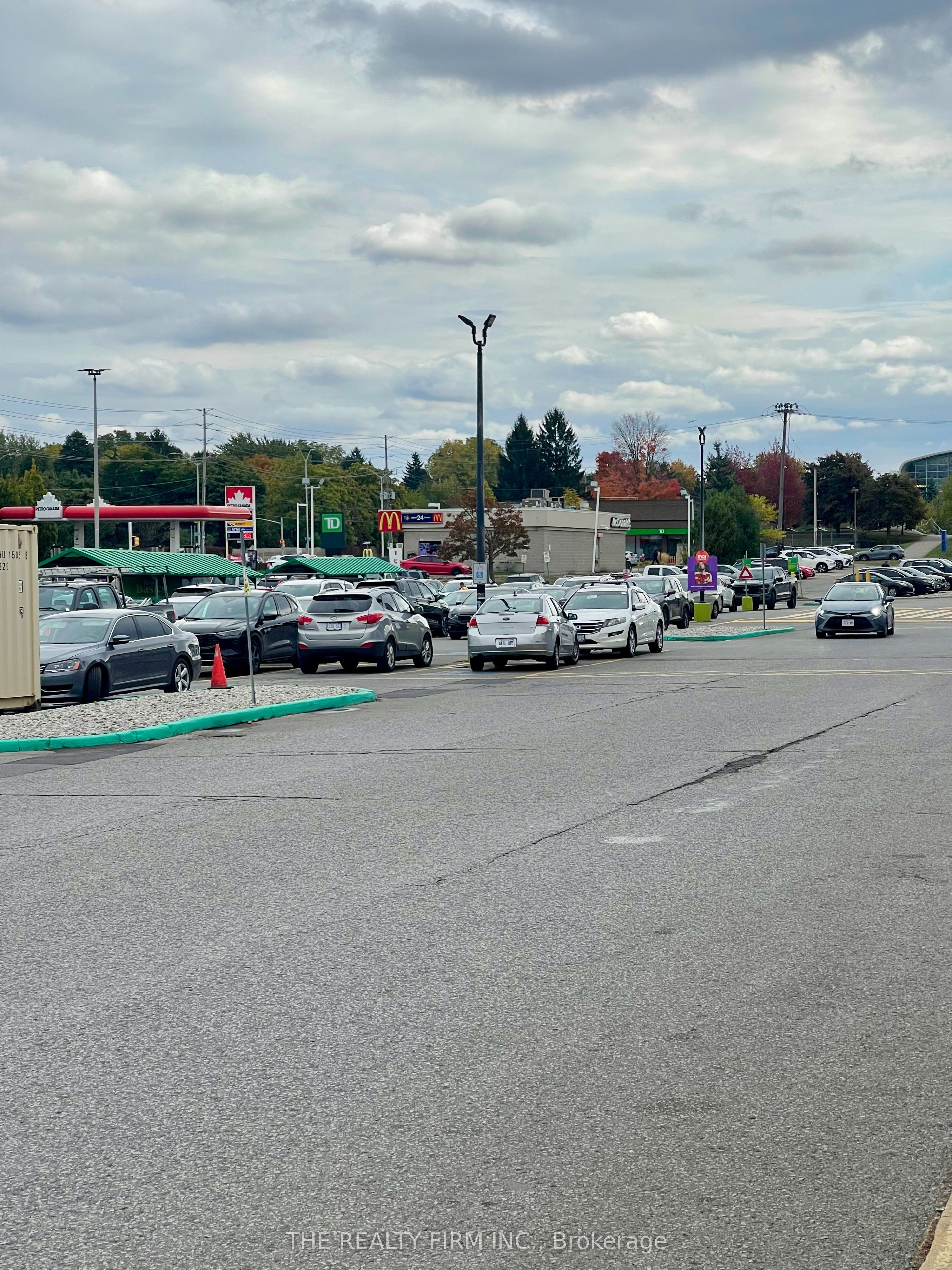 1225 Wonderland Road N 19 Property Photo 5