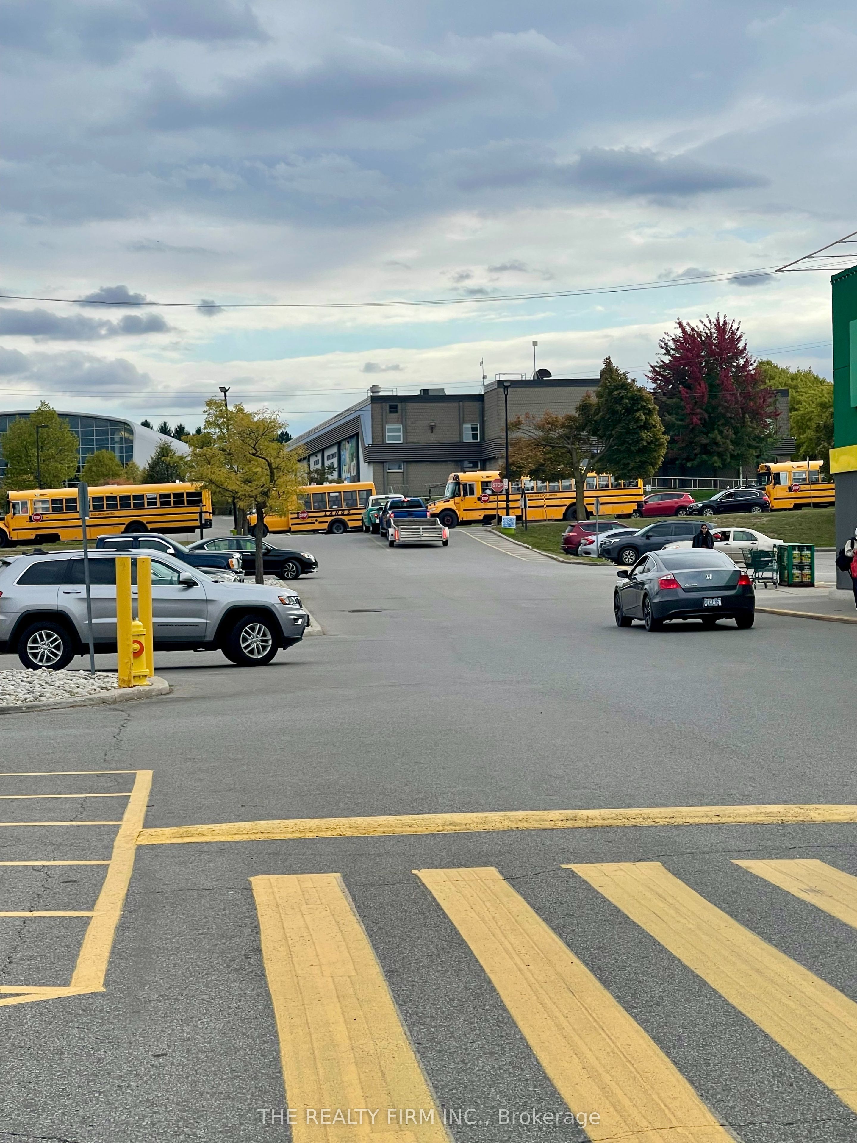 1225 Wonderland Road N 19 Property Photo 6