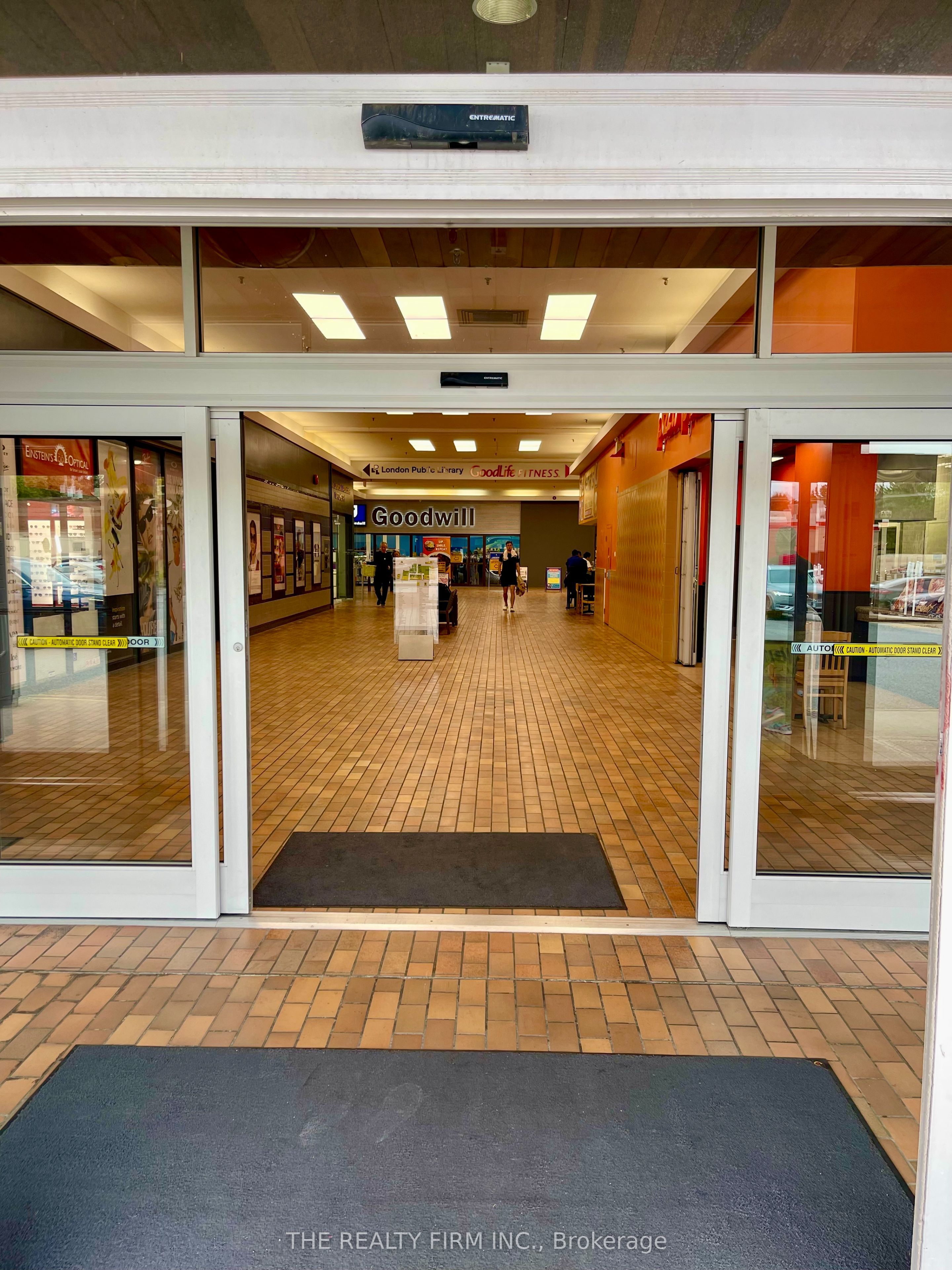 1225 Wonderland Road N 19 Property Photo 8