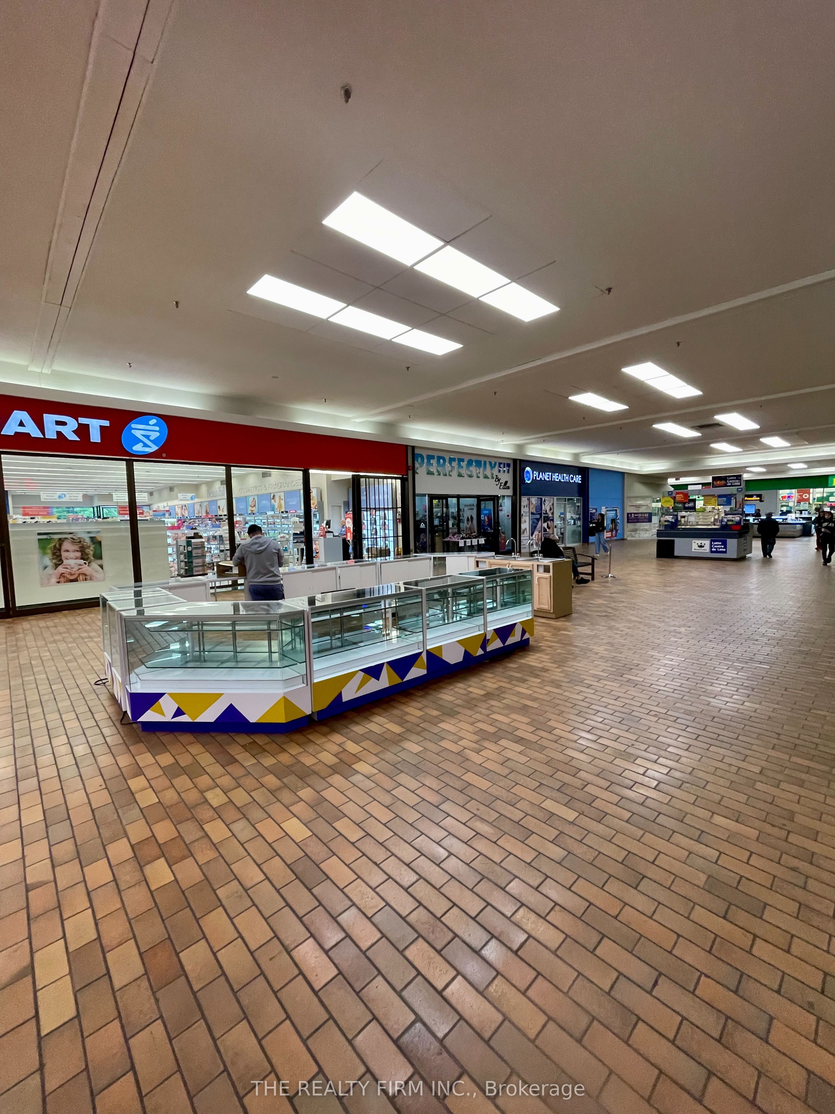 1225 Wonderland Road N 19 Property Photo 12