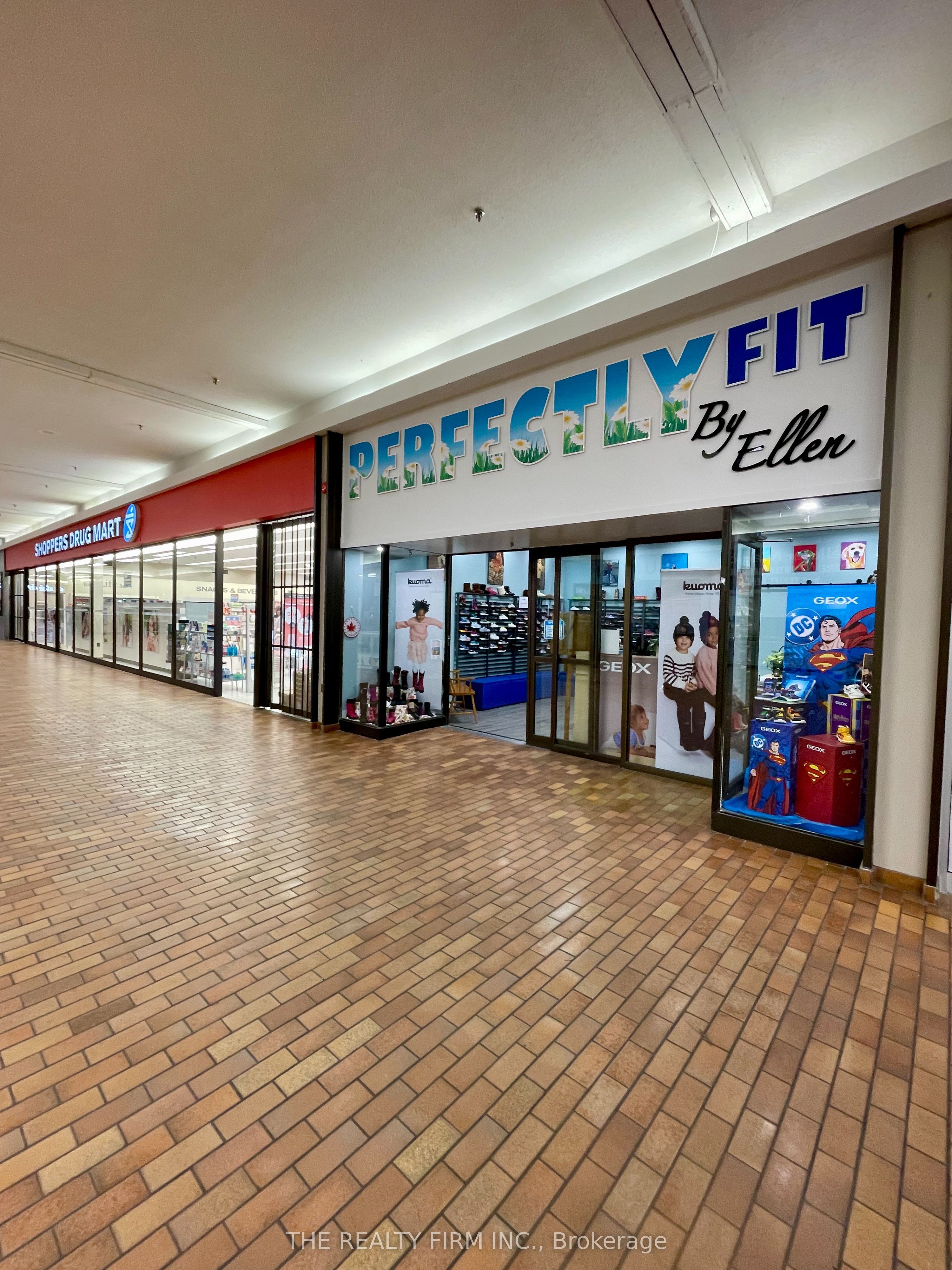 1225 Wonderland Road N 19 Property Photo 13