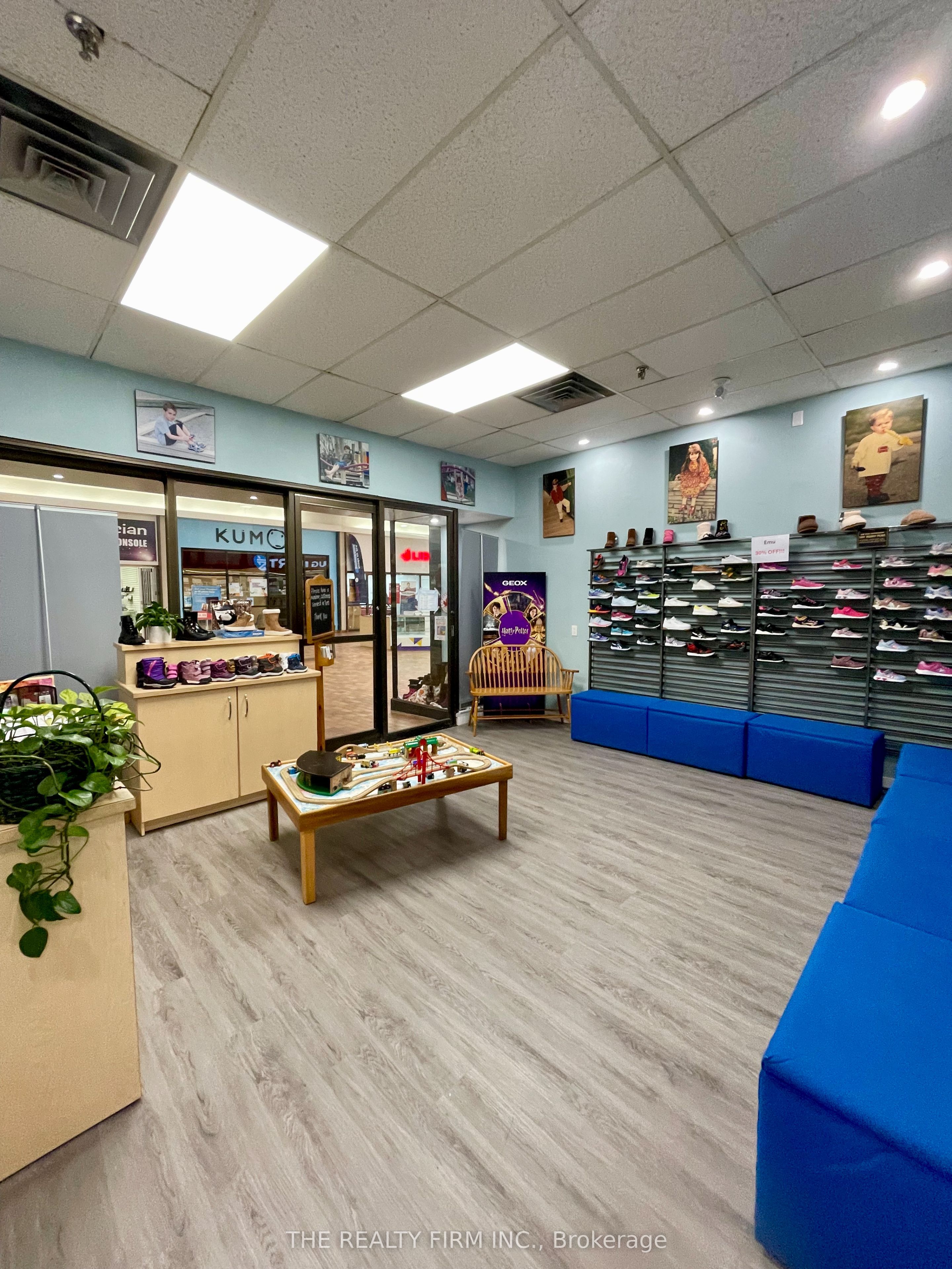 1225 Wonderland Road N 19 Property Photo 15