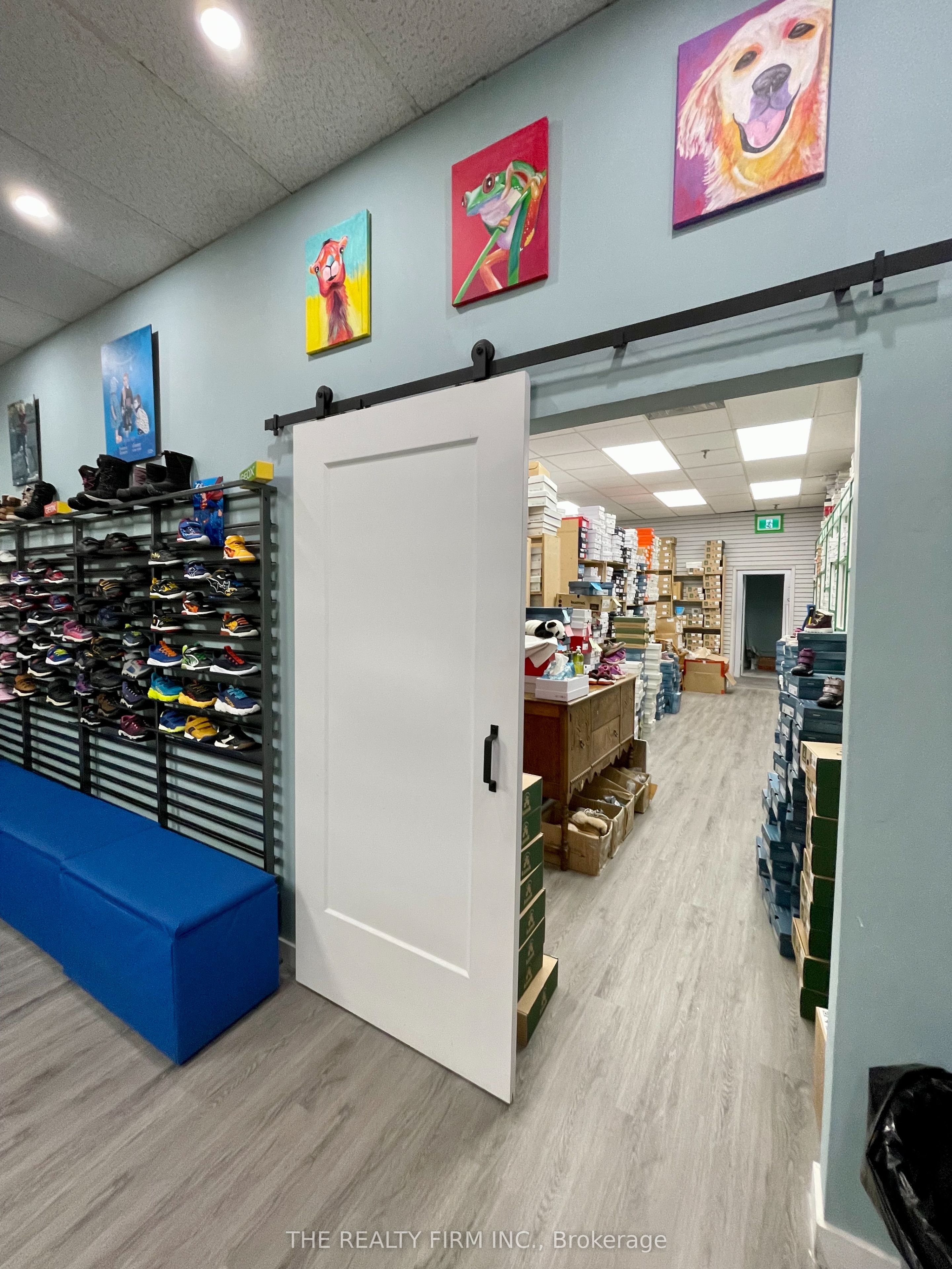 1225 Wonderland Road N 19 Property Photo 17