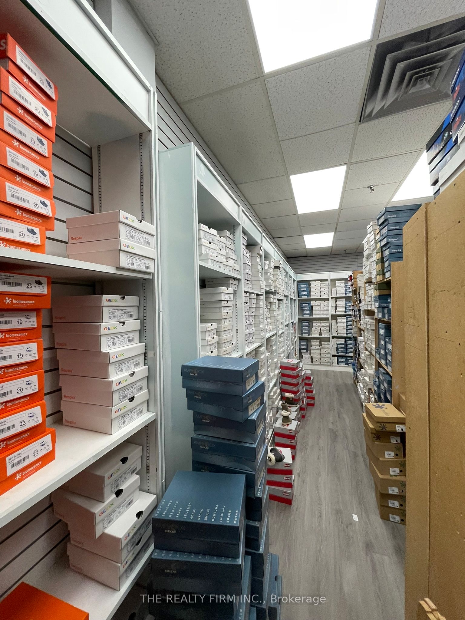 1225 Wonderland Road N 19 Property Photo 18