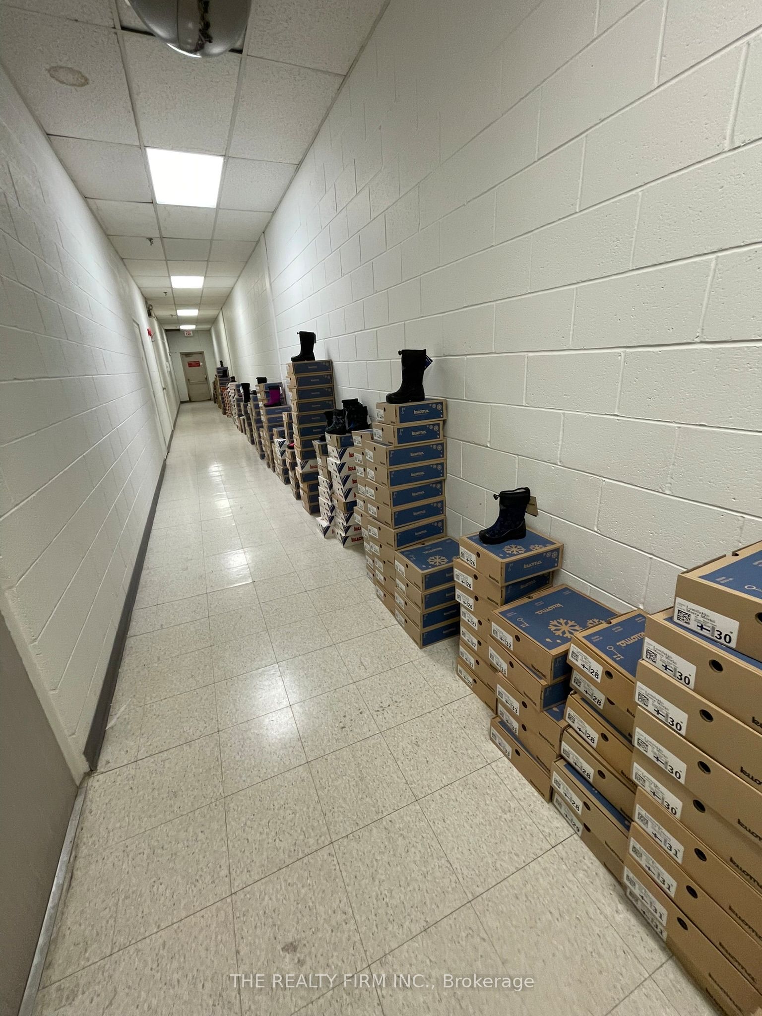 1225 Wonderland Road N 19 Property Photo 24