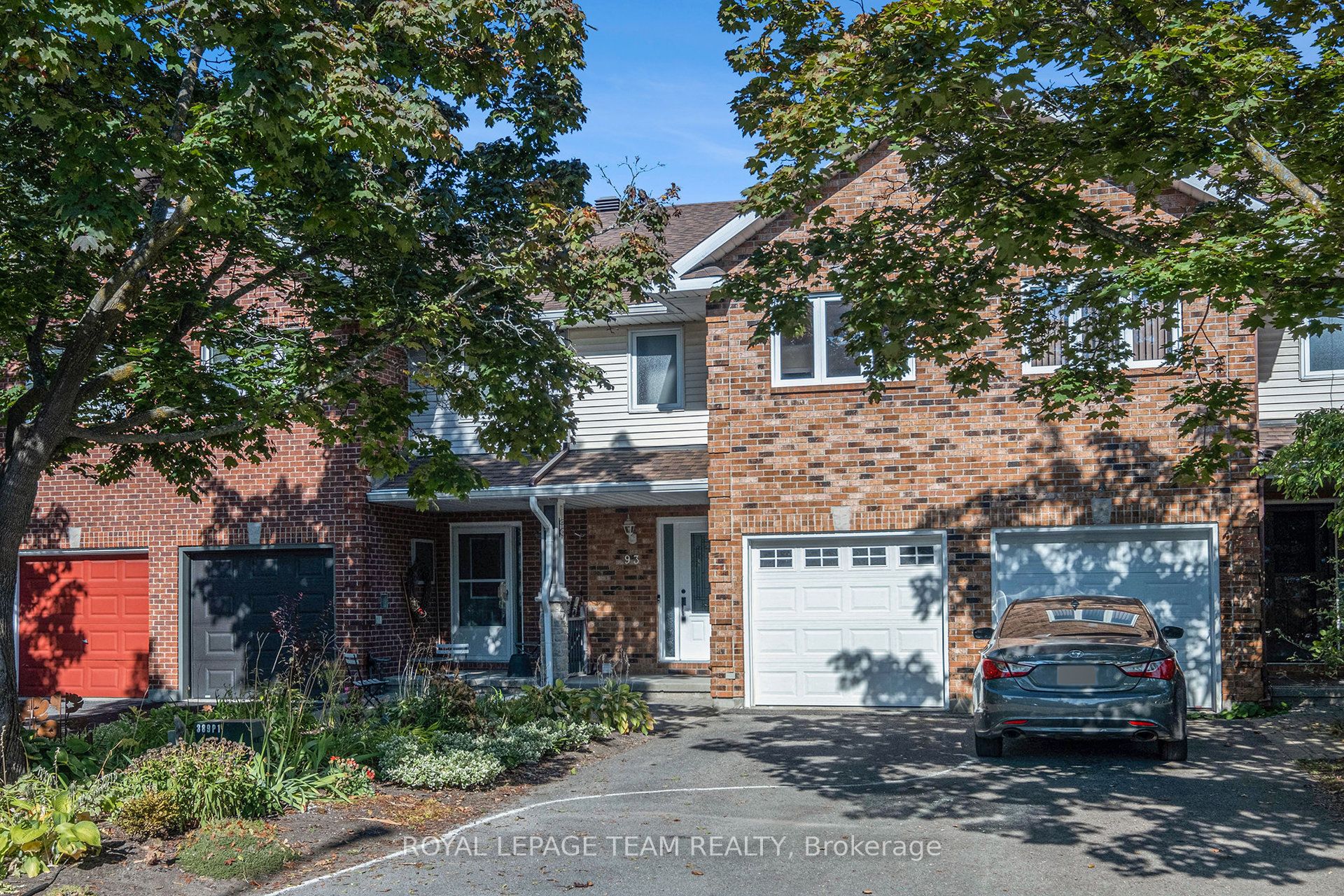 93 Royal Oak Ct Property Photo 1