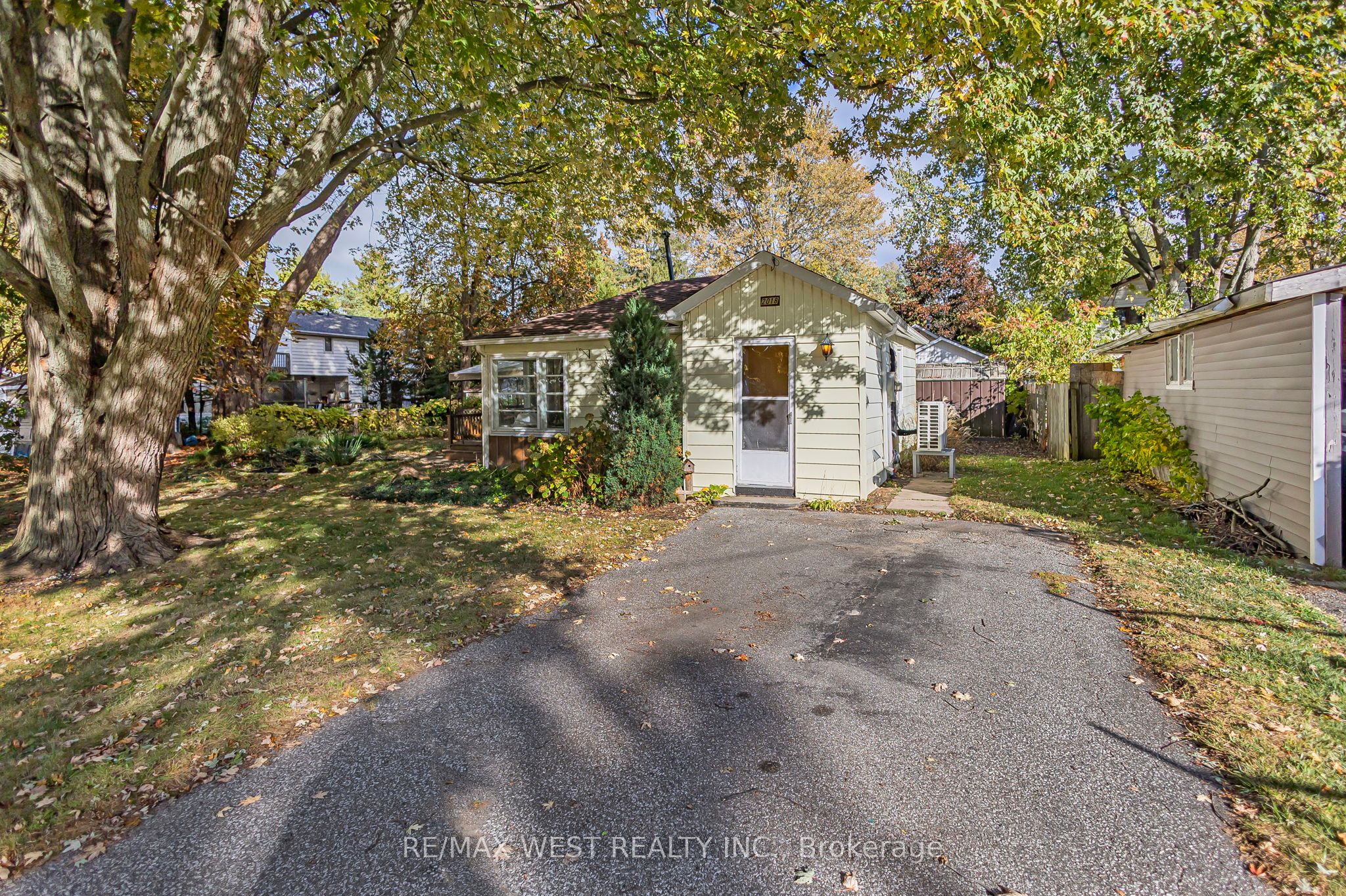 2018 Yonge Street Property Photo 1