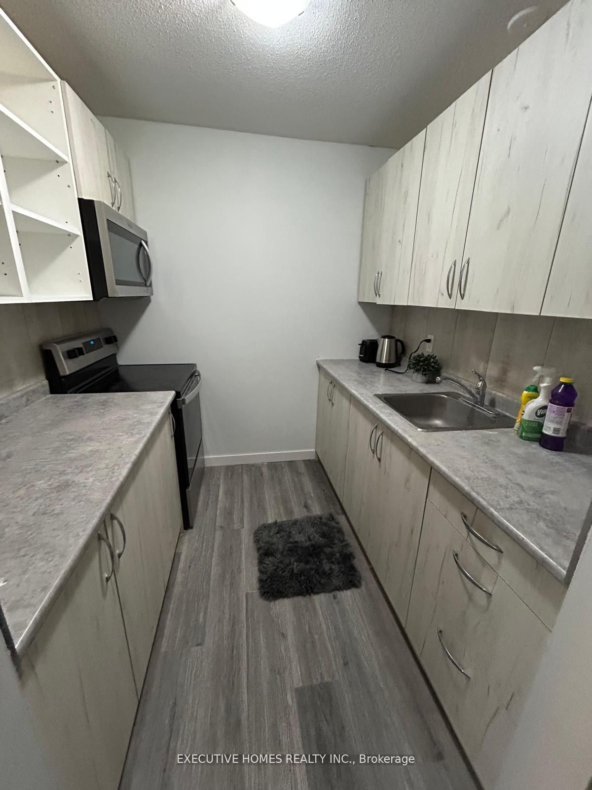 303 King Street N 6 Property Photo 4