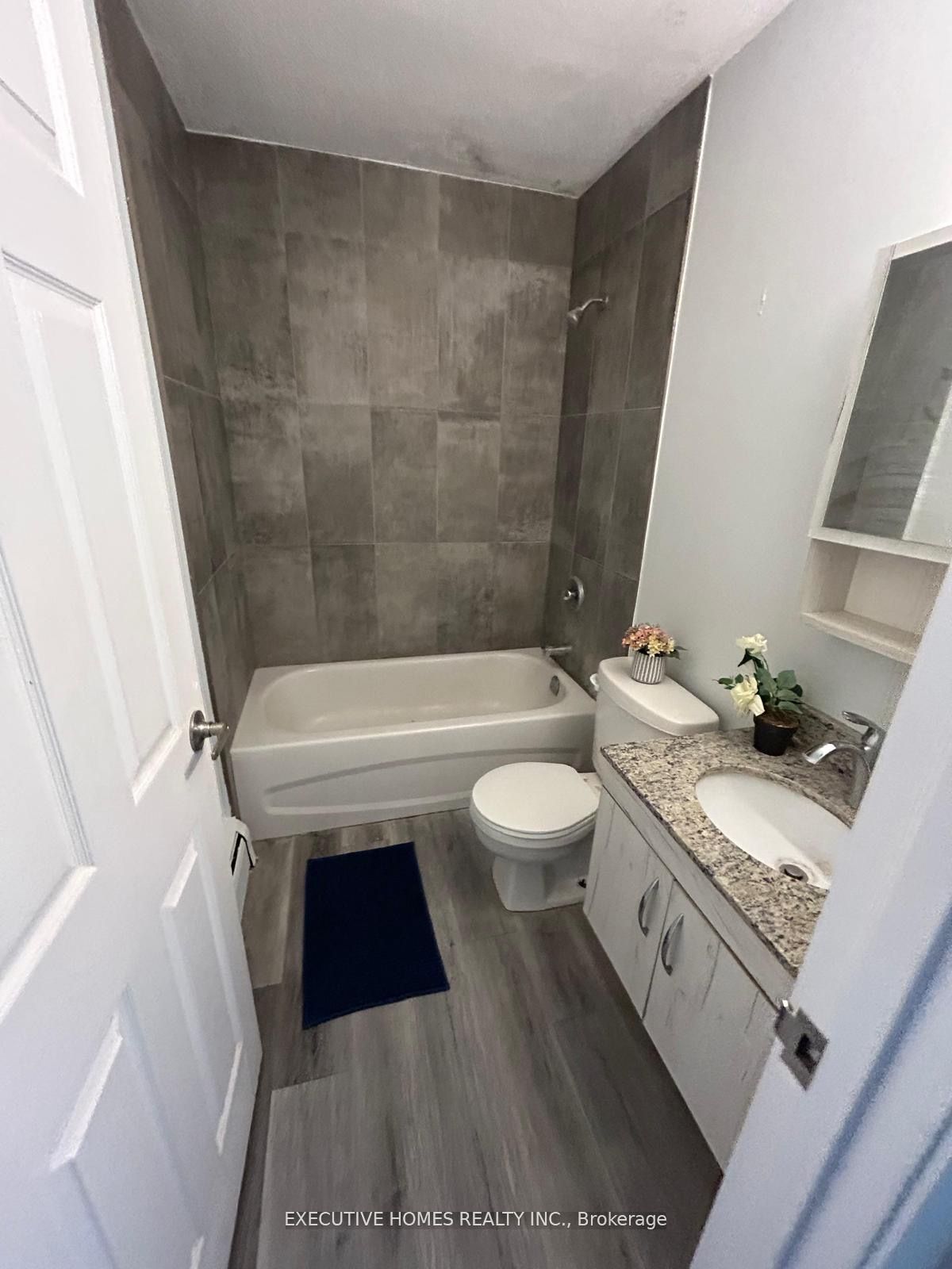 303 King Street N 6 Property Photo 5