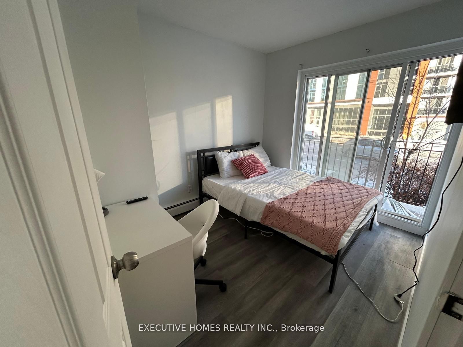 303 King Street N 6 Property Photo 7