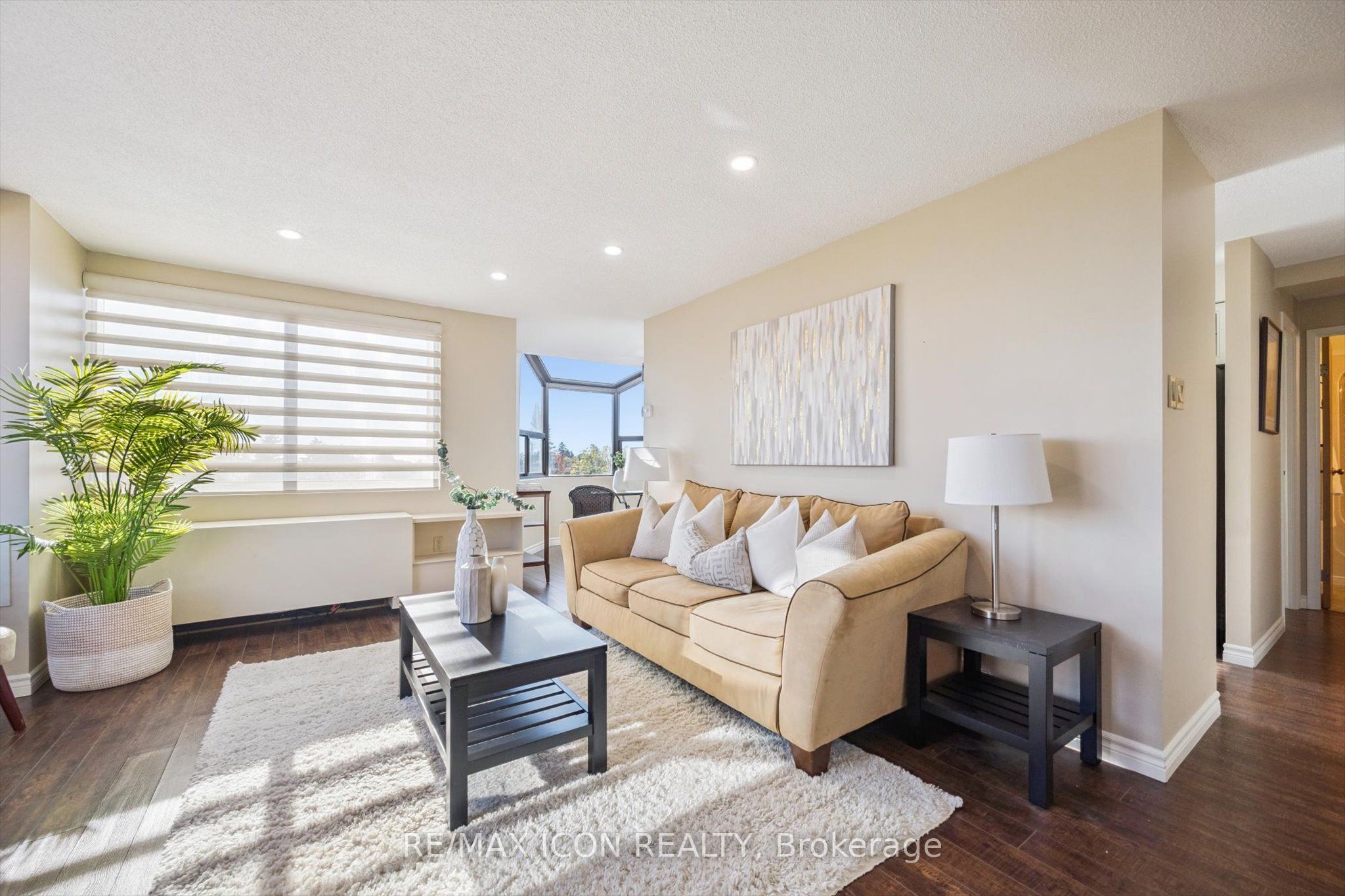 20 Ellen Street E 610 Property Photo 3