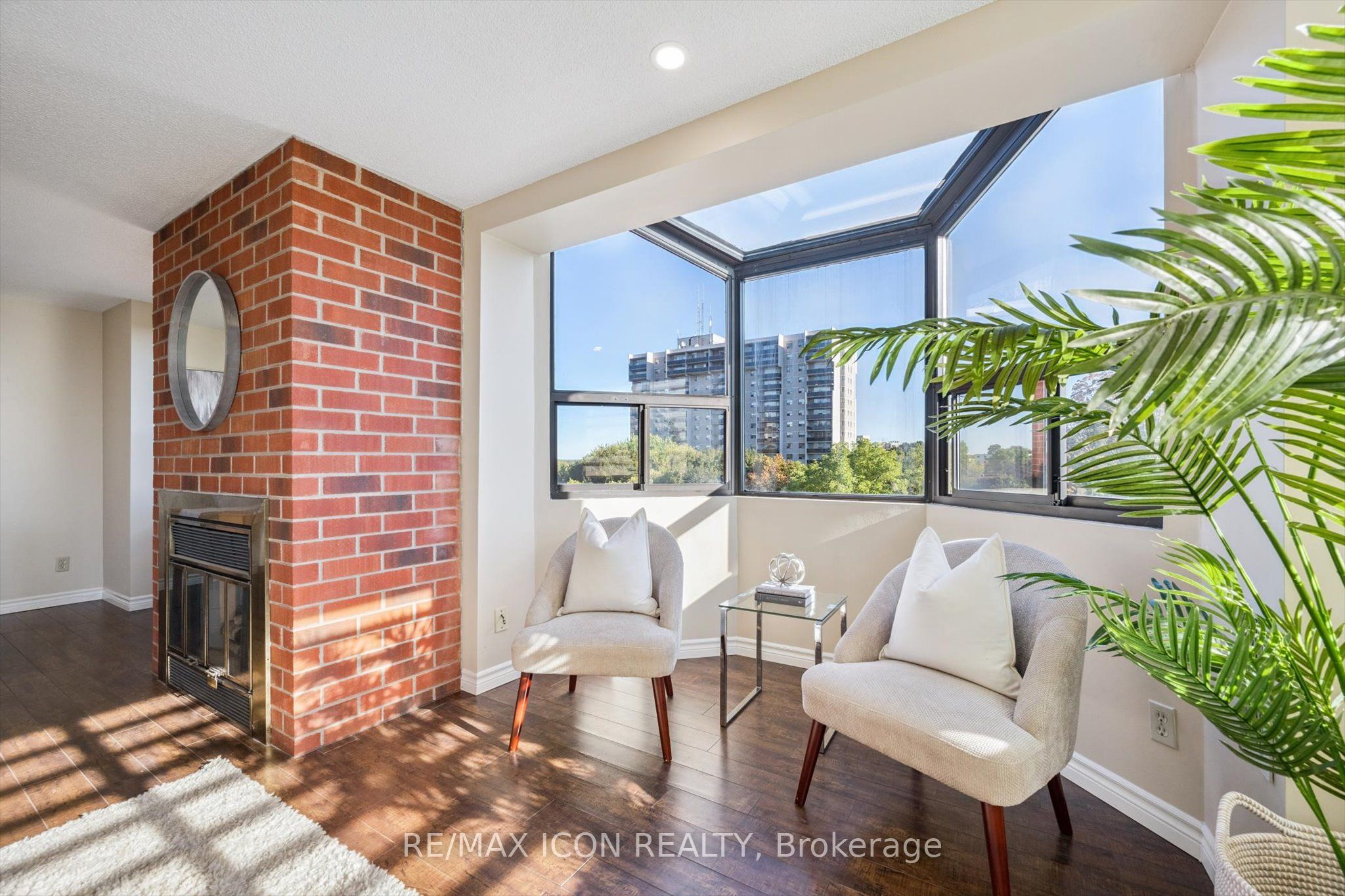 20 Ellen Street E 610 Property Photo 5