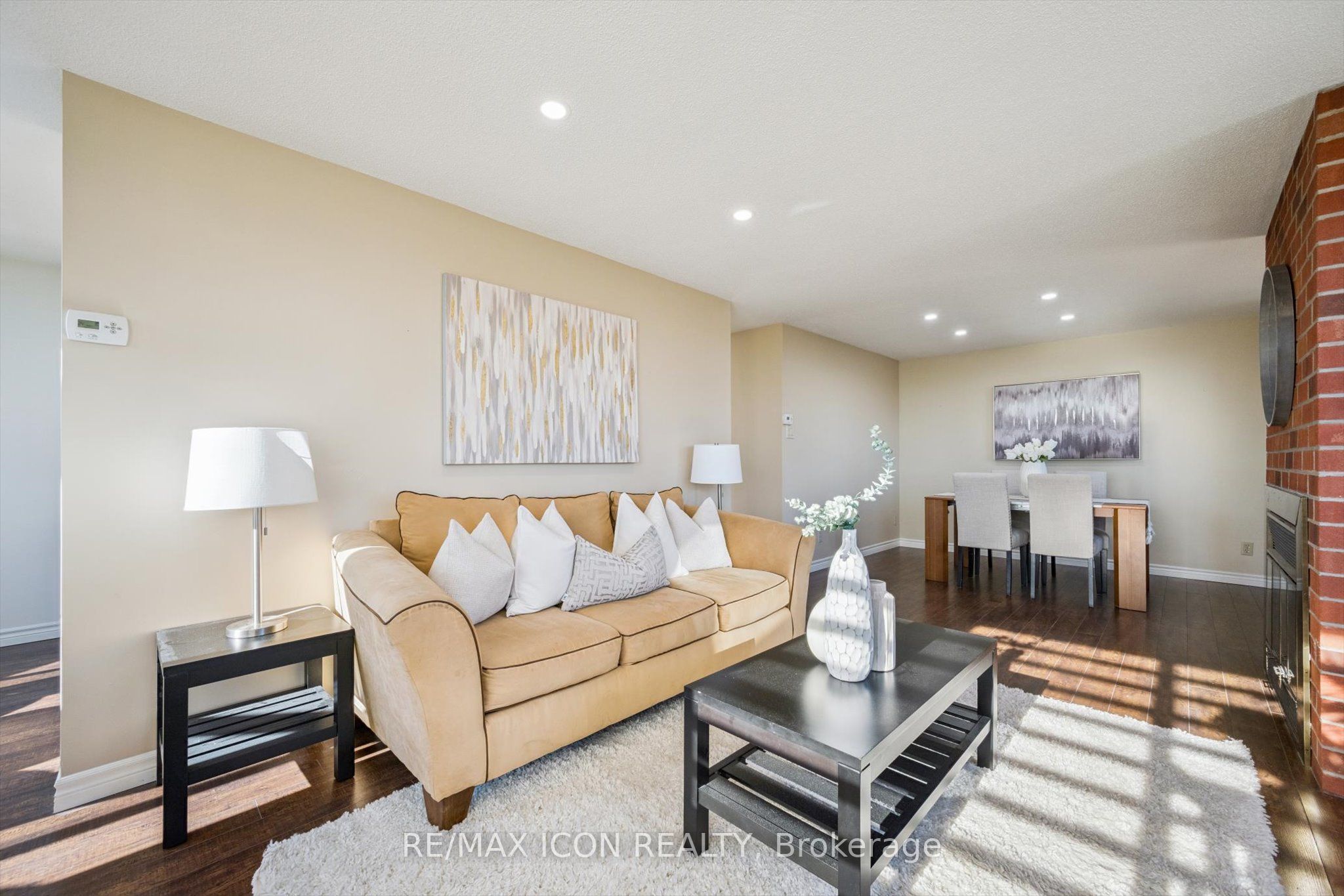 20 Ellen Street E 610 Property Photo 7