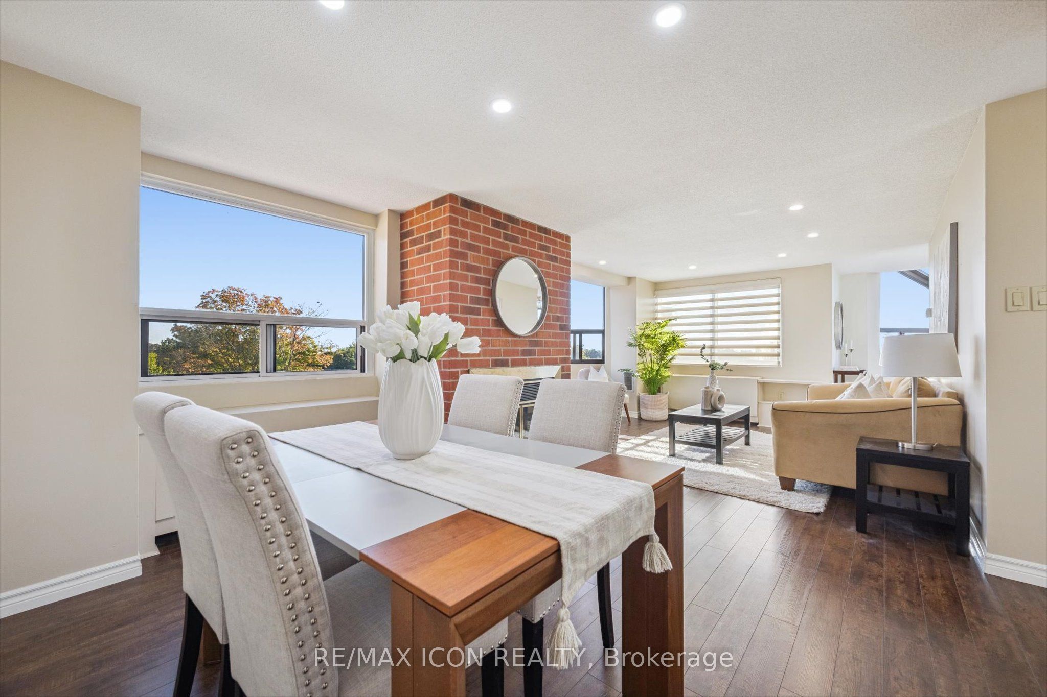 20 Ellen Street E 610 Property Photo 9