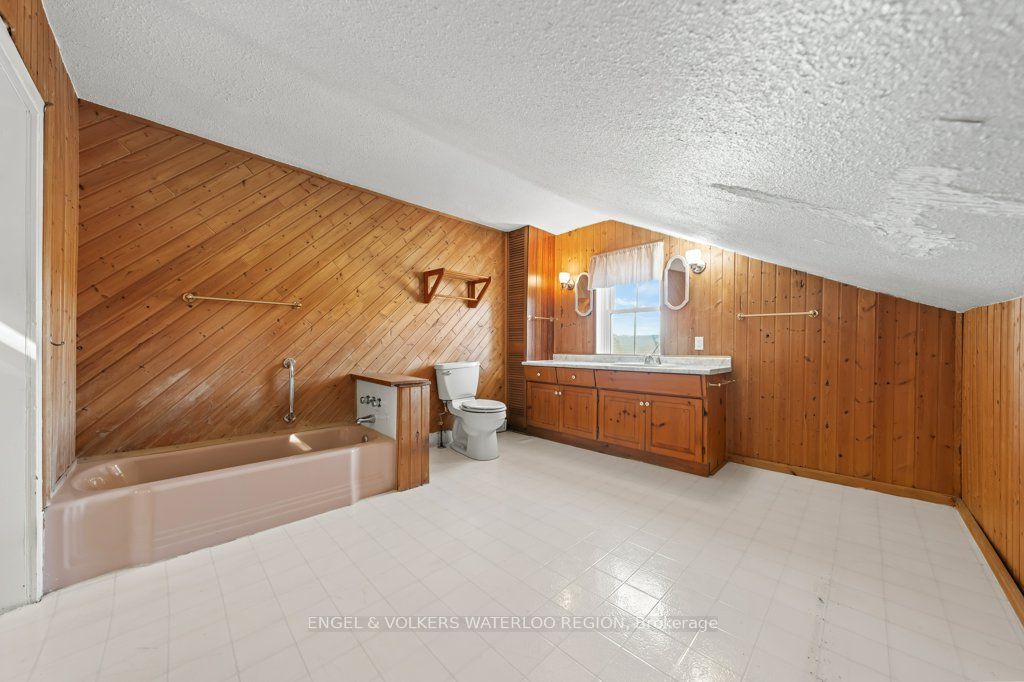 1373 Edworthy Side Road Property Photo 32