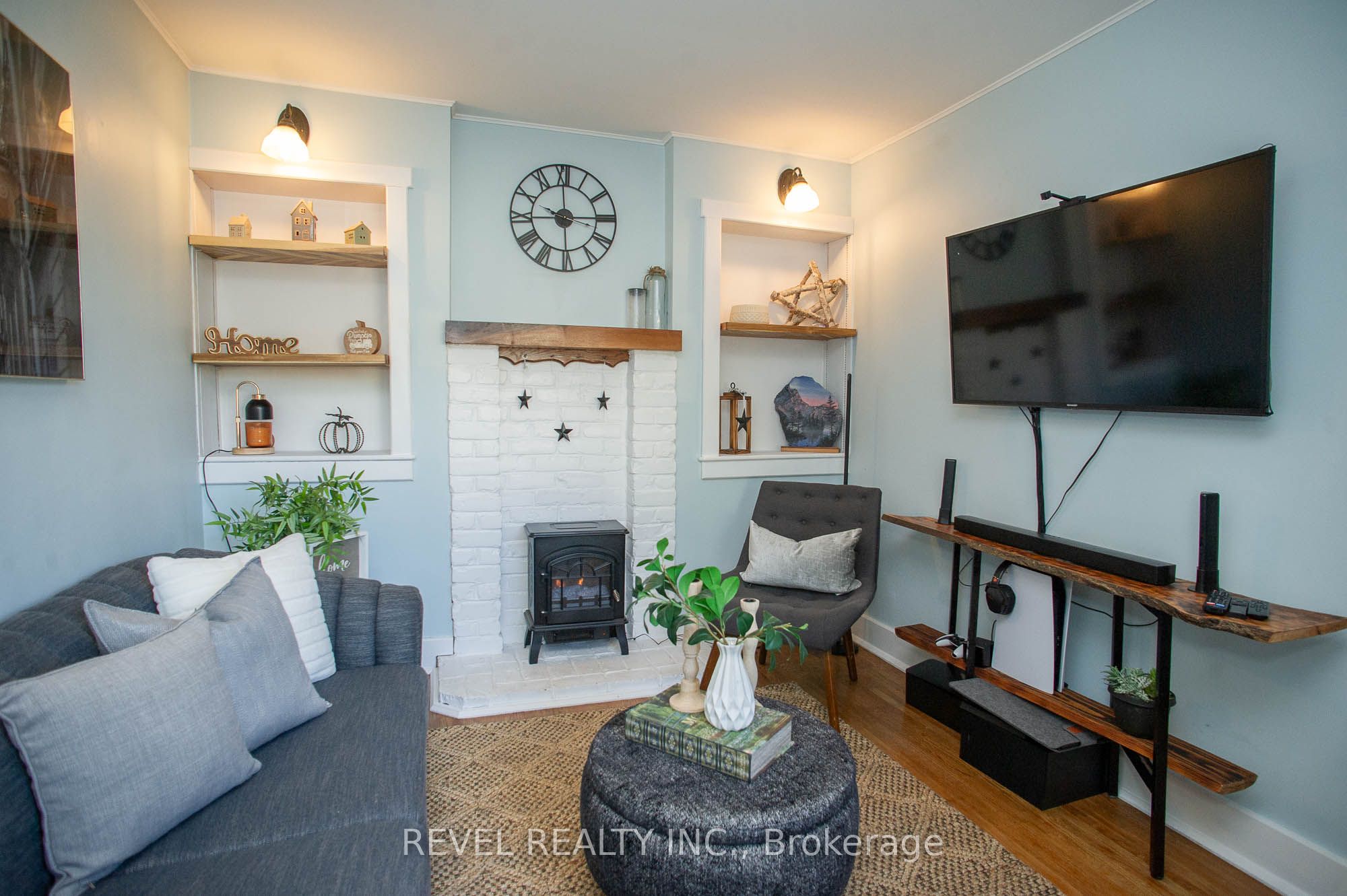 24 Avenue Road Property Photo 4