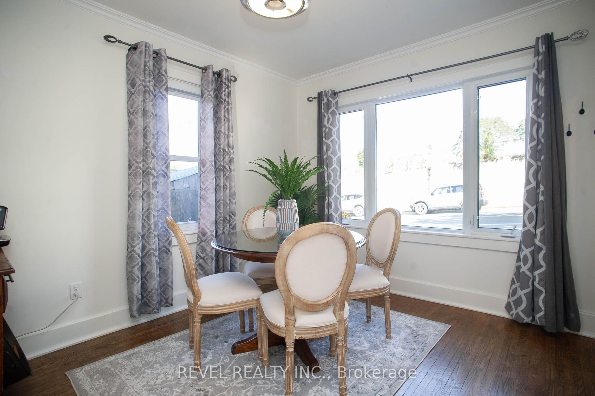 24 Avenue Road Property Photo 7