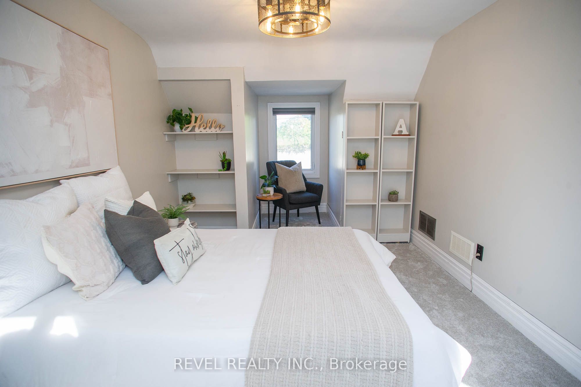 24 Avenue Road Property Photo 14