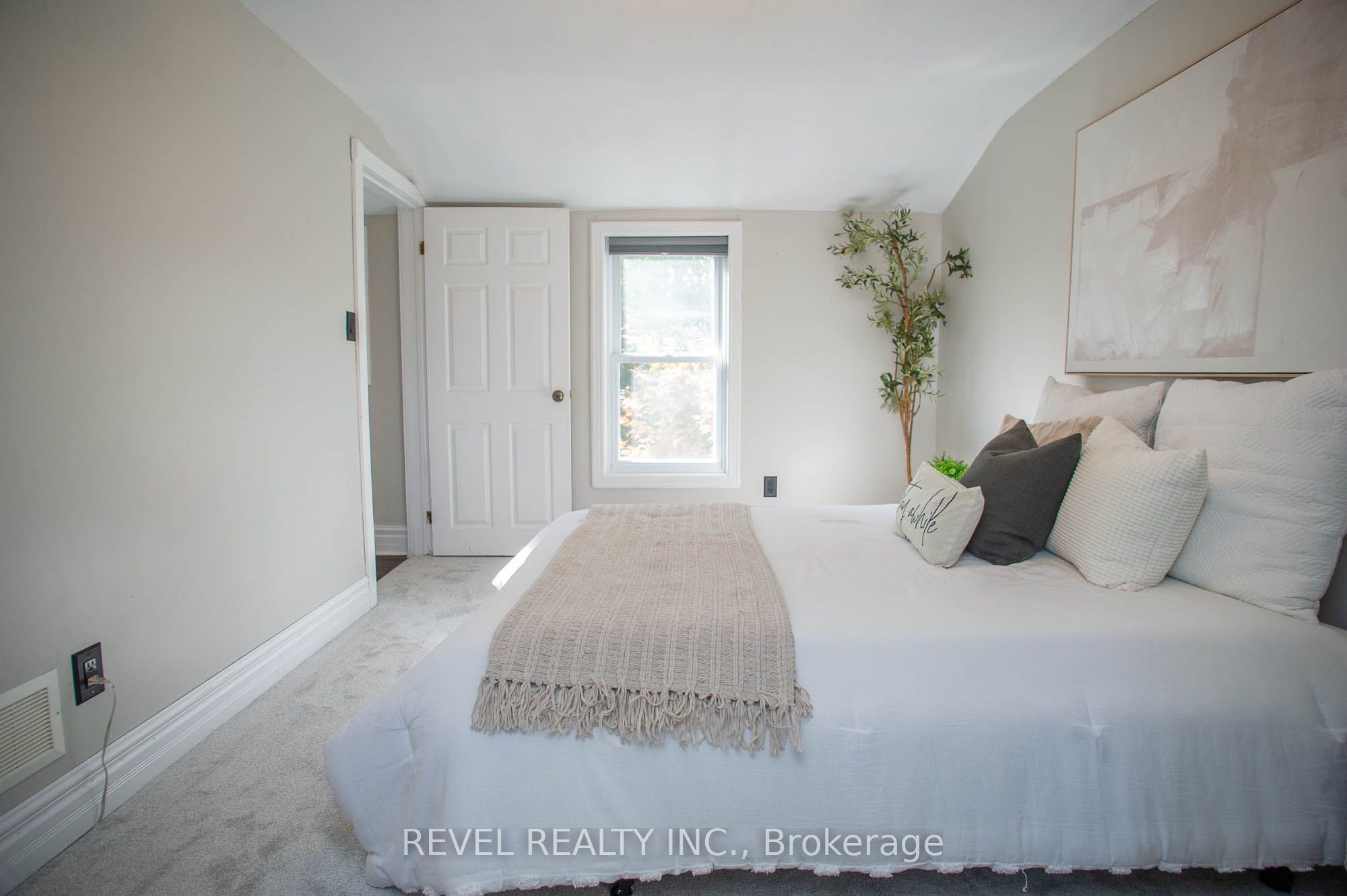 24 Avenue Road Property Photo 15