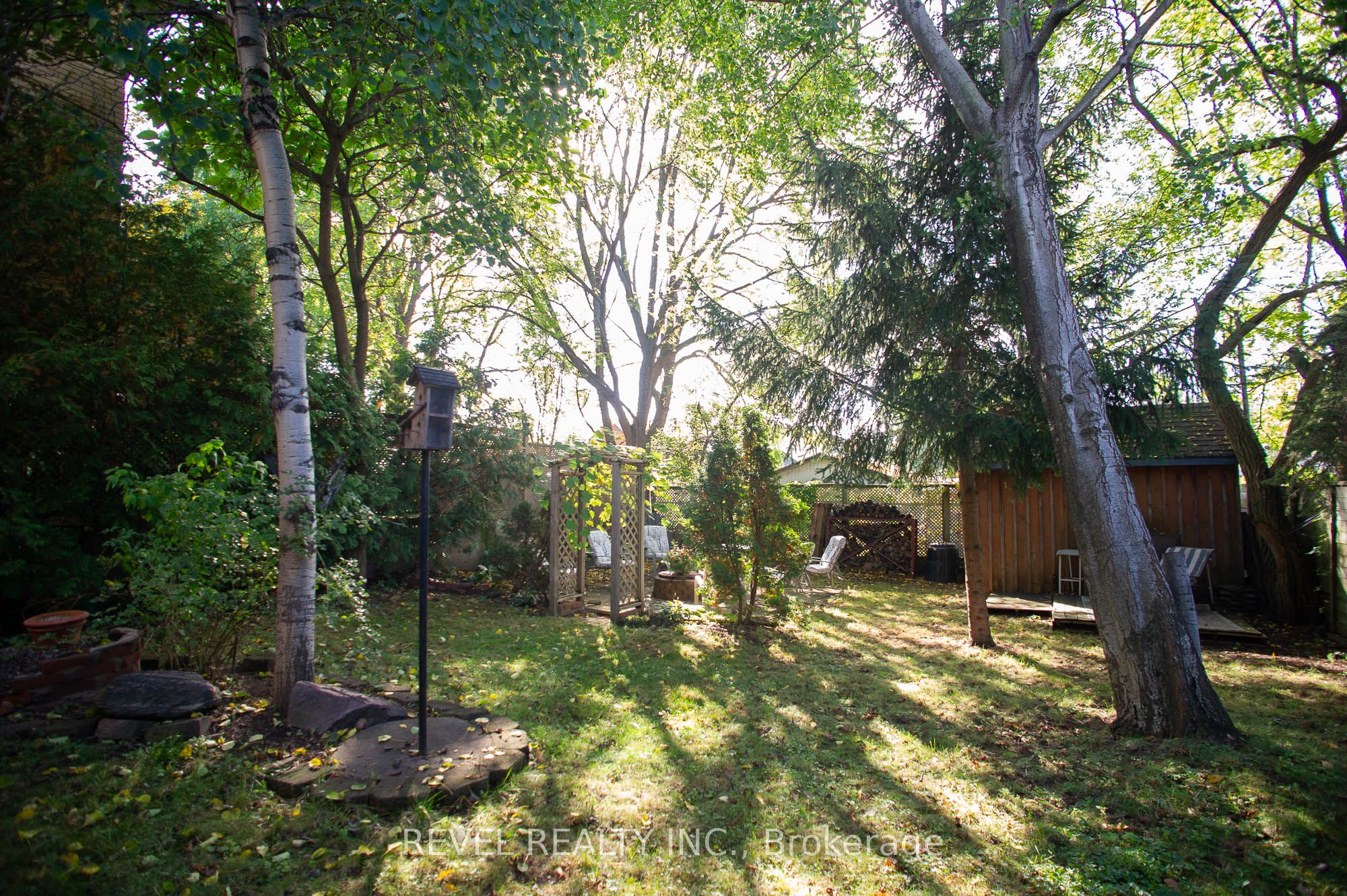 24 Avenue Road Property Photo 24