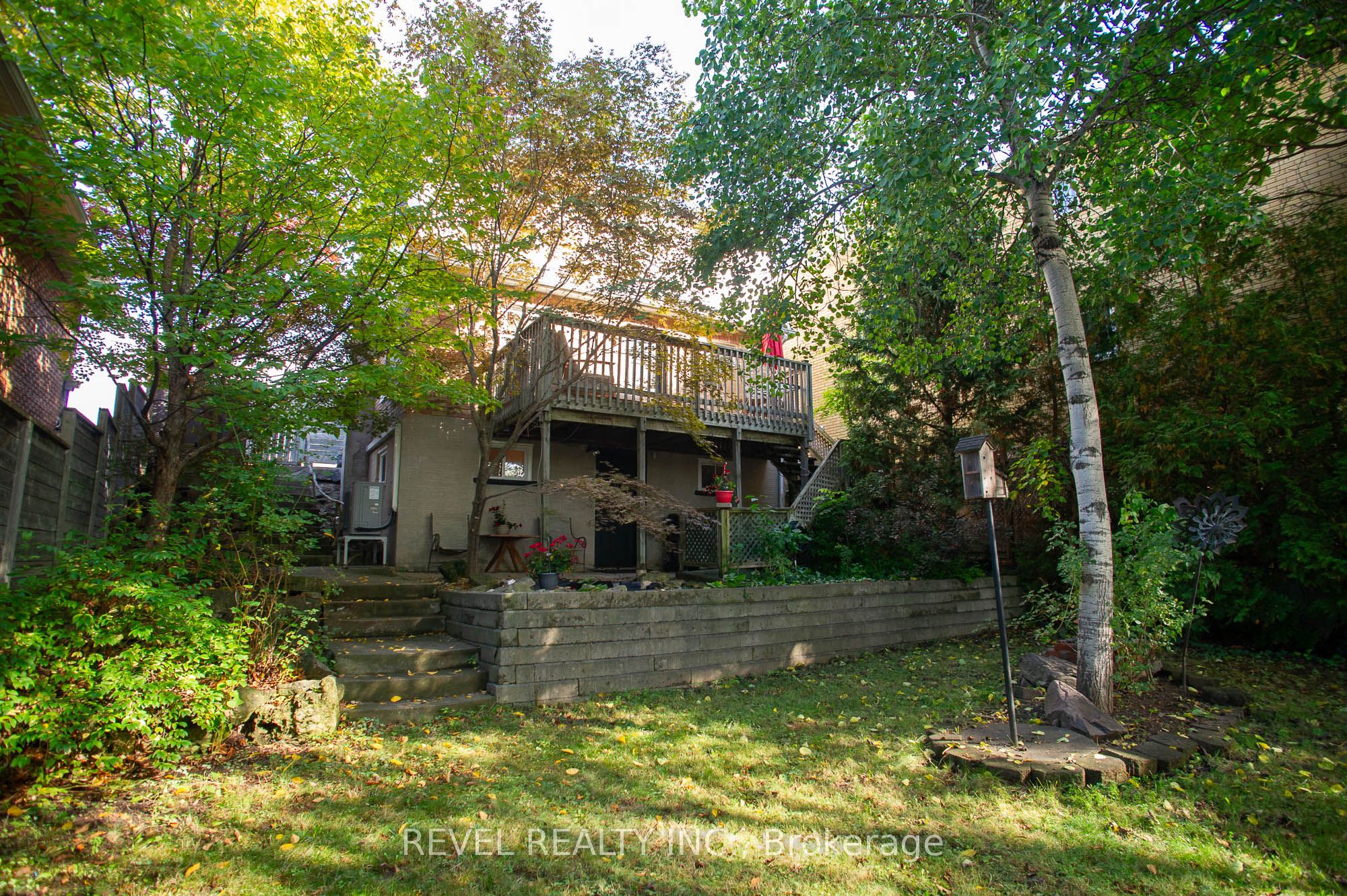 24 Avenue Road Property Photo 28