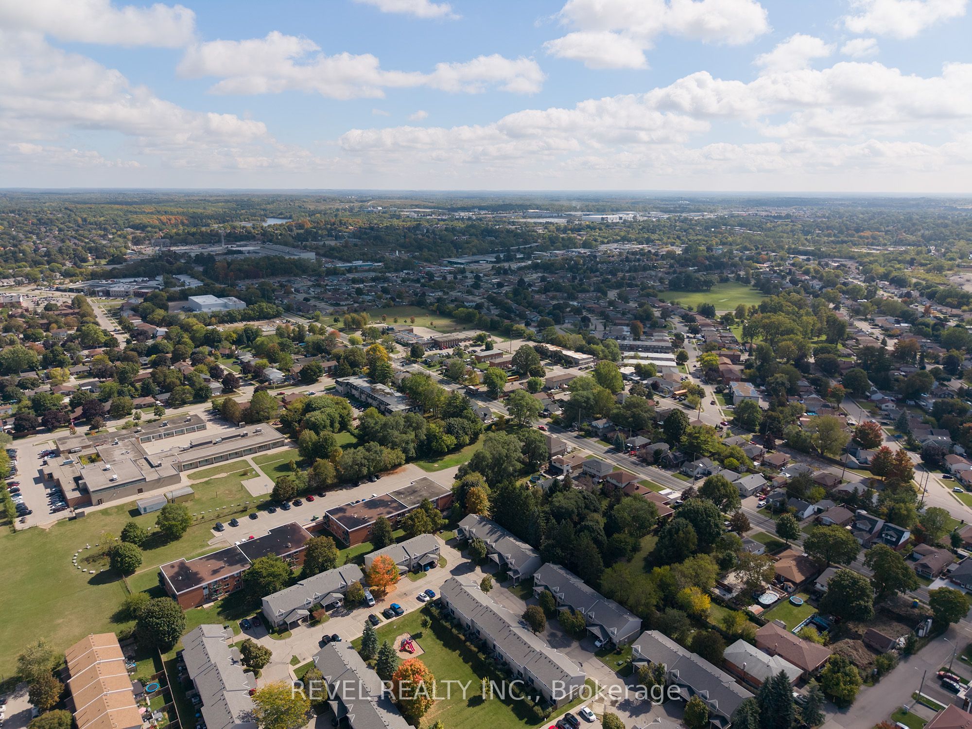 24 Avenue Road Property Photo 33