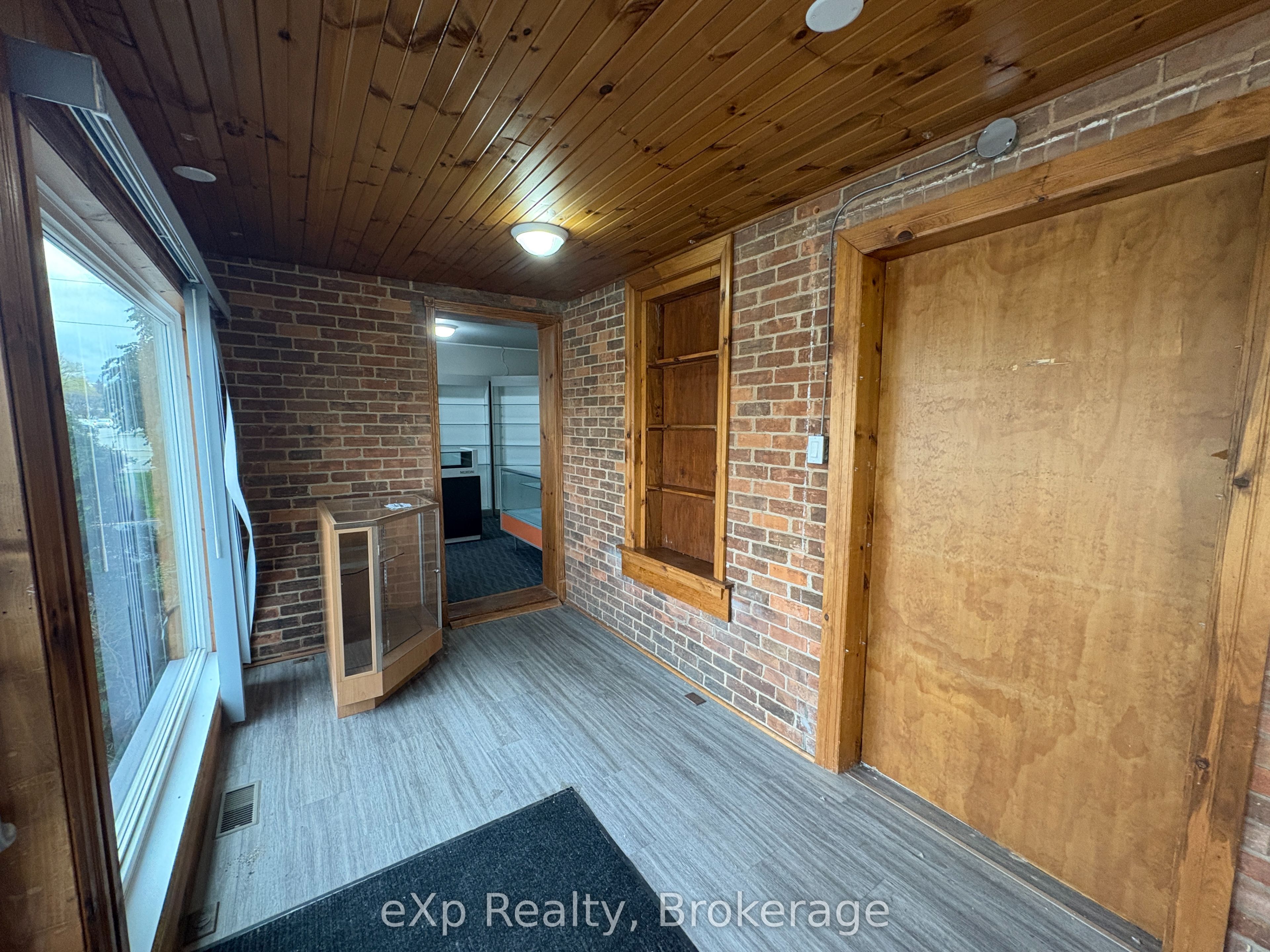 1602 9th Ave E Property Photo 17