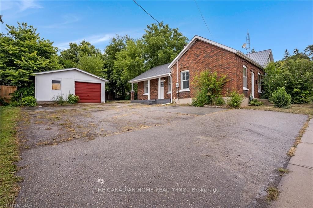 32 Niagara Street Property Photo 1