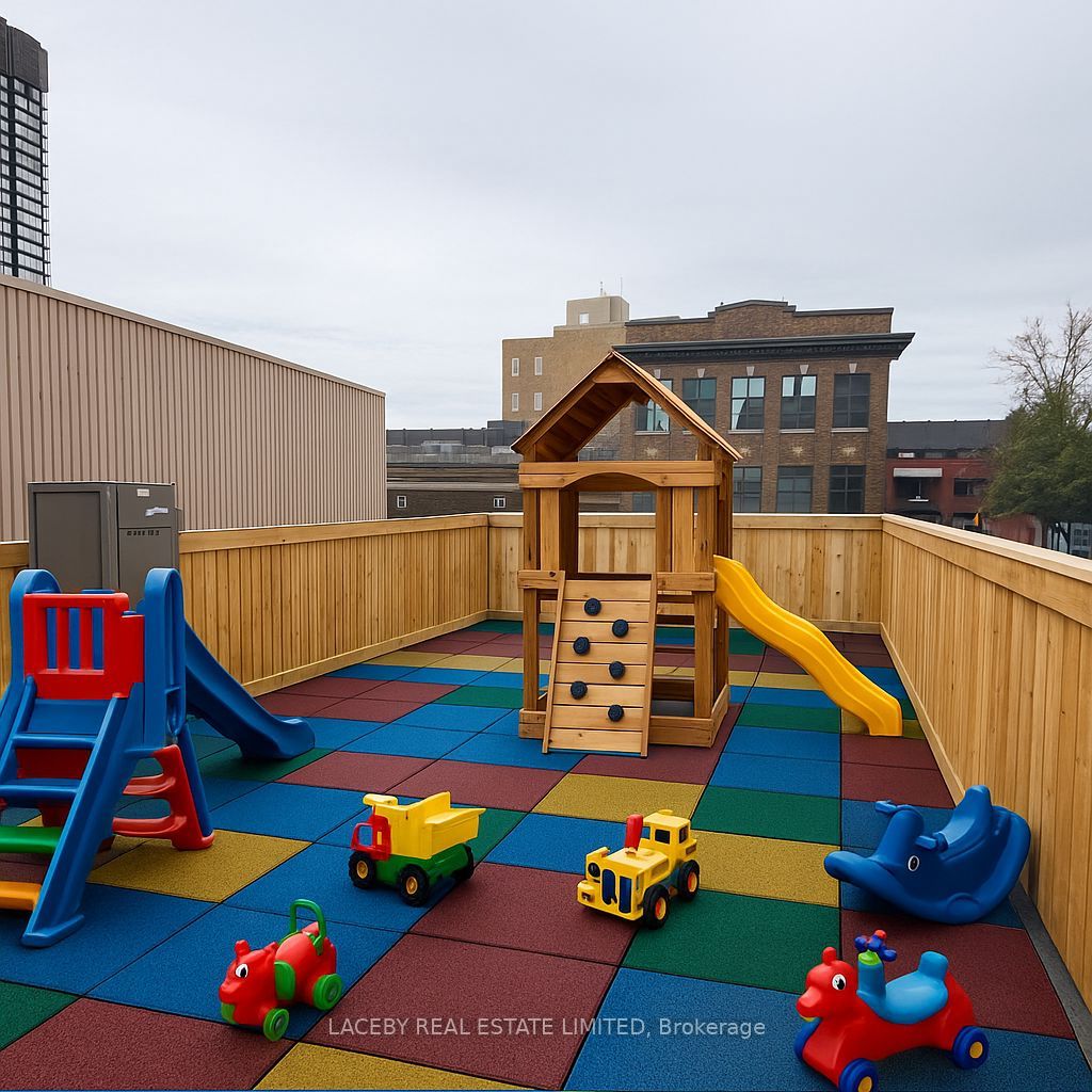 28 Rebecca St Property Photo 13