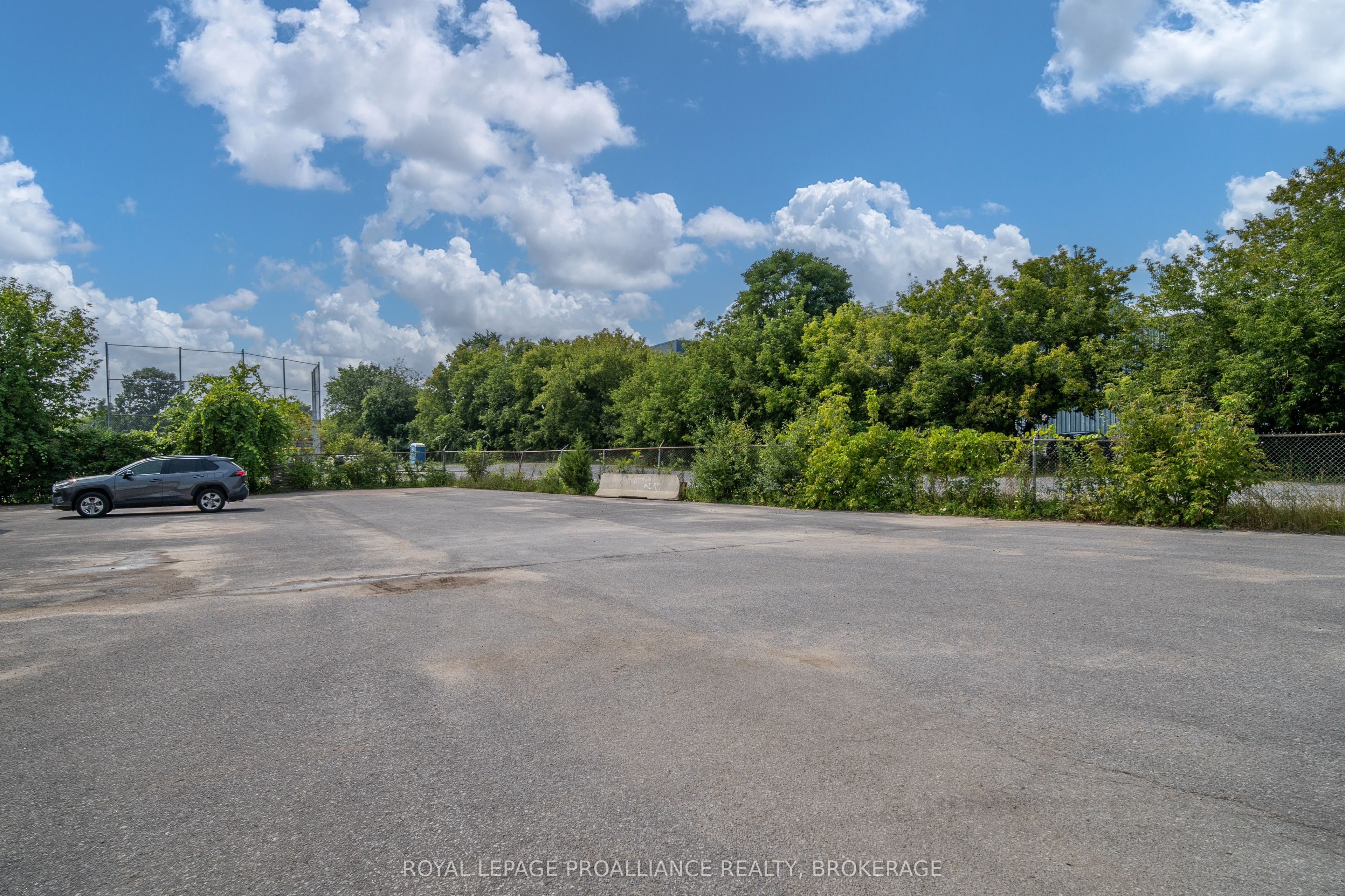 140 Hickson Ave Property Photo 18