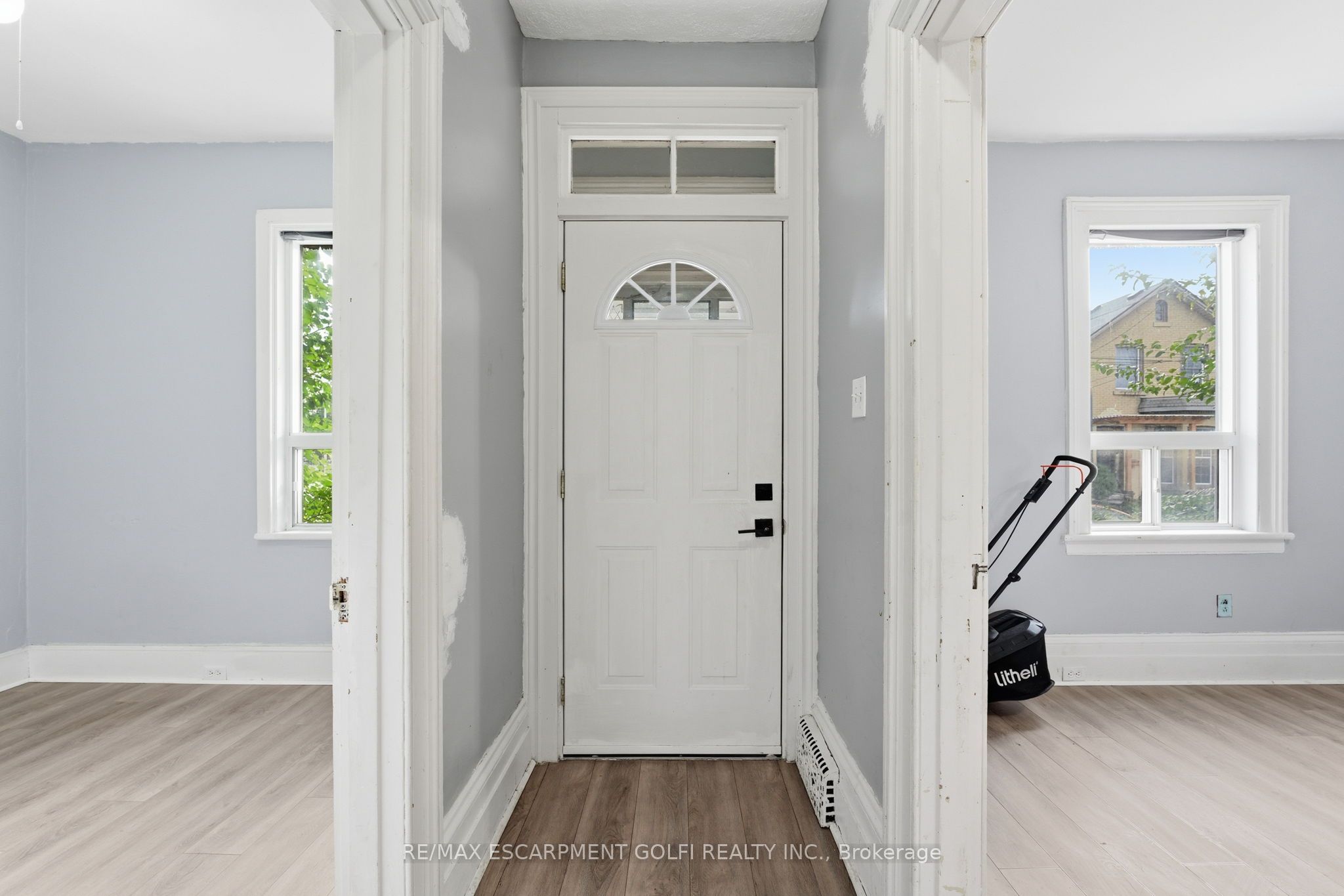 117 Ray Street N Property Photo 3