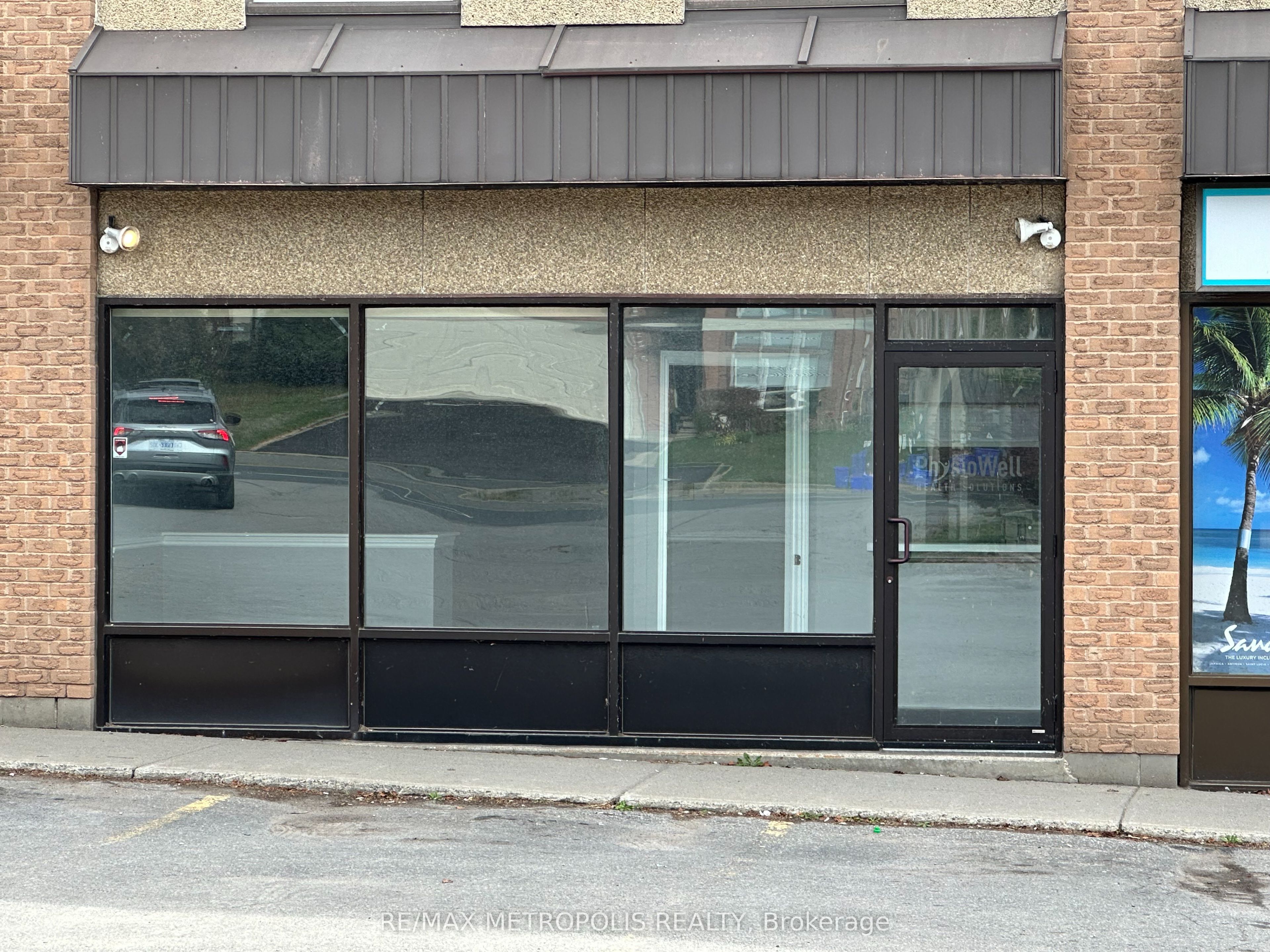 469 Dundas Street W 2 Property Photo 1