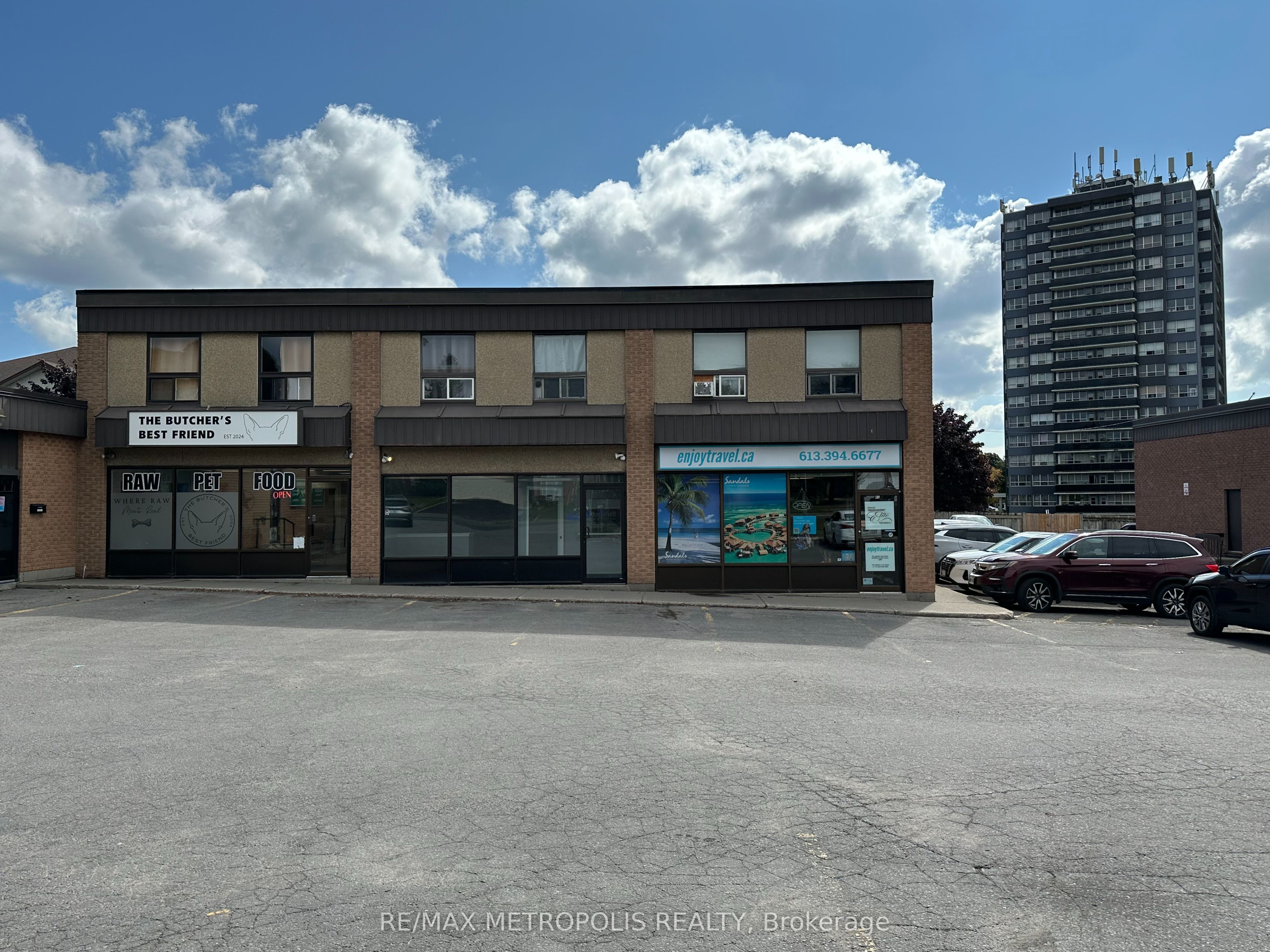 469 Dundas Street W 2 Property Photo 2