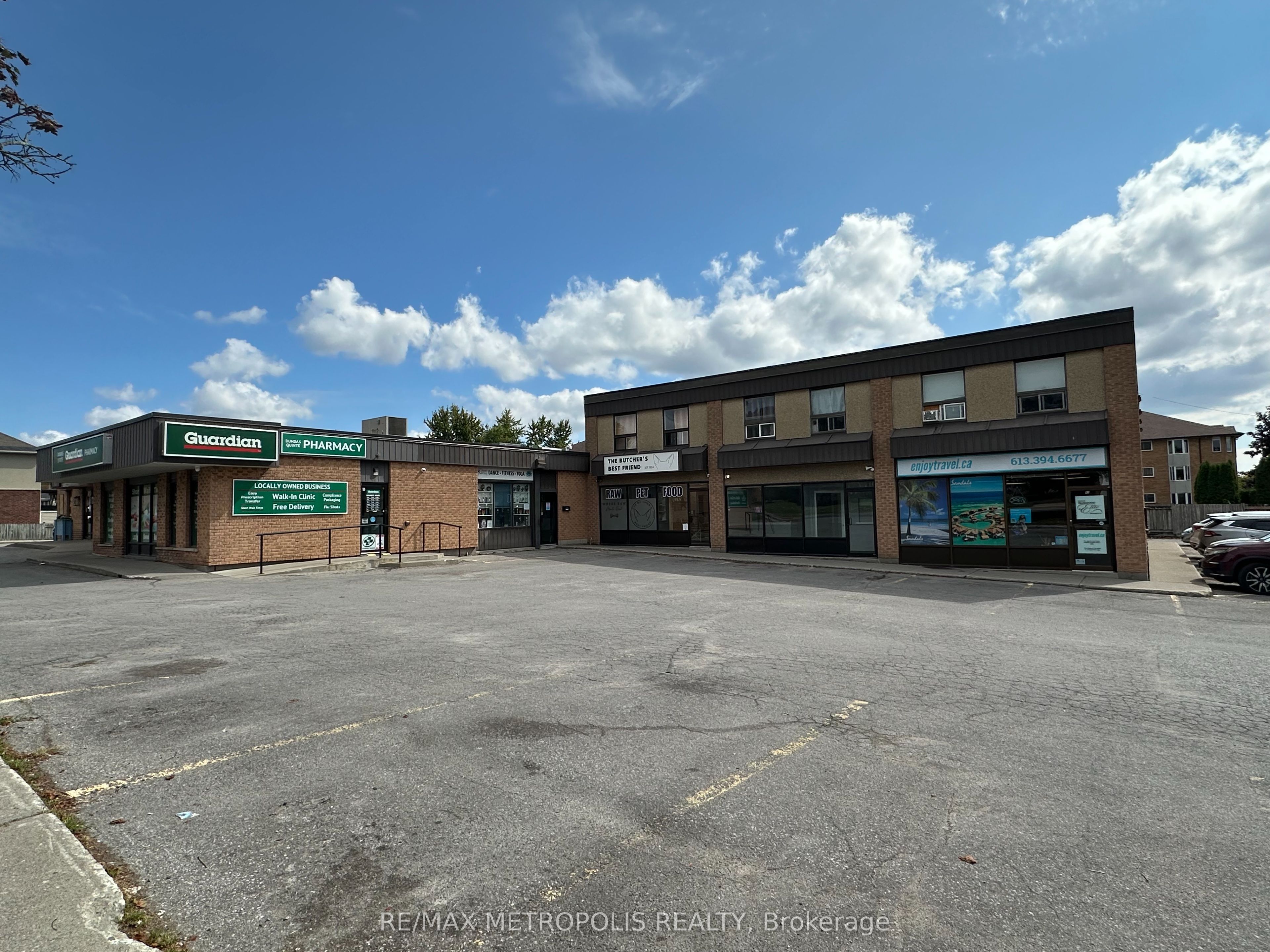 469 Dundas Street W 2 Property Photo 3