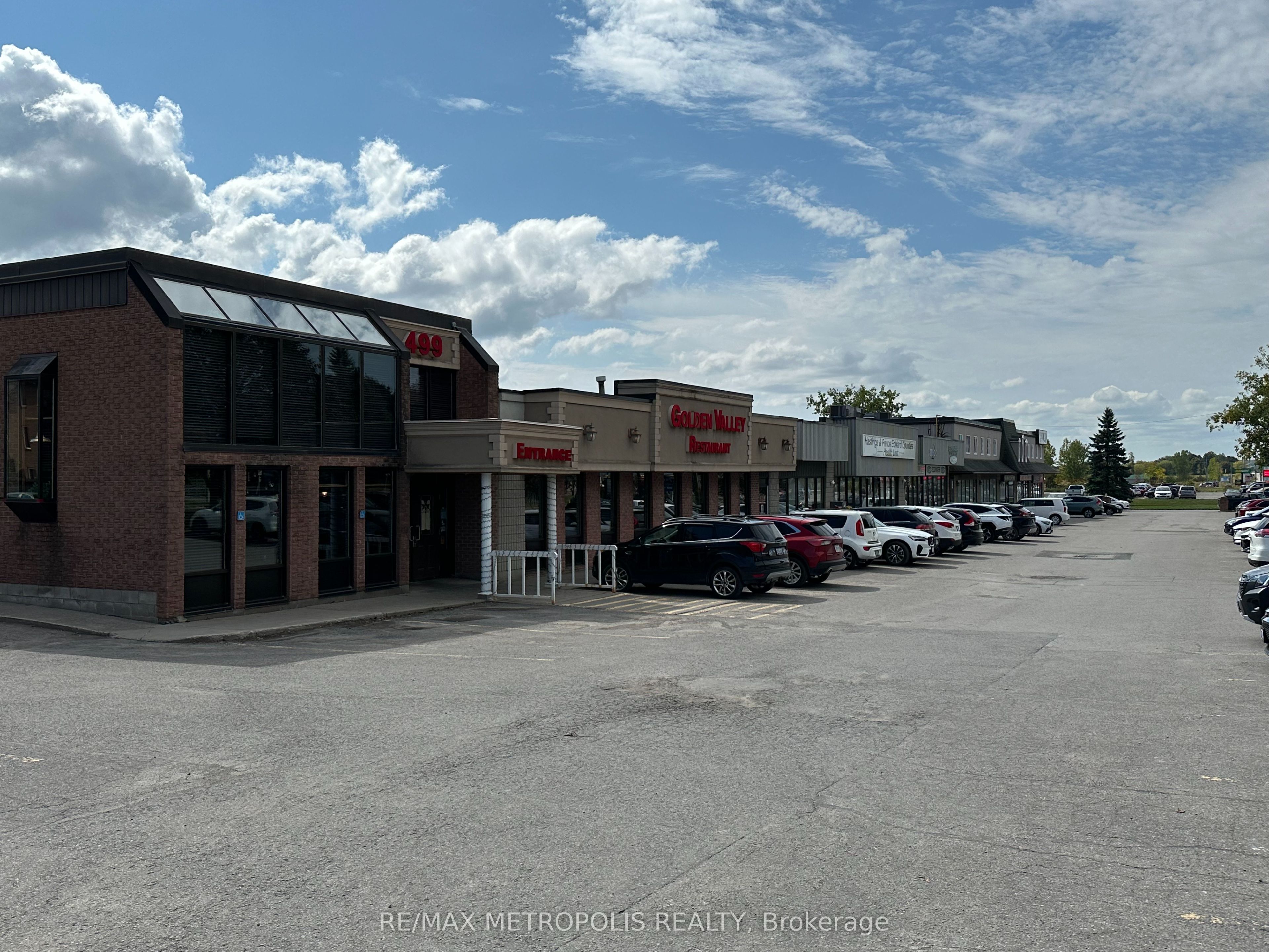 469 Dundas Street W 2 Property Photo 4