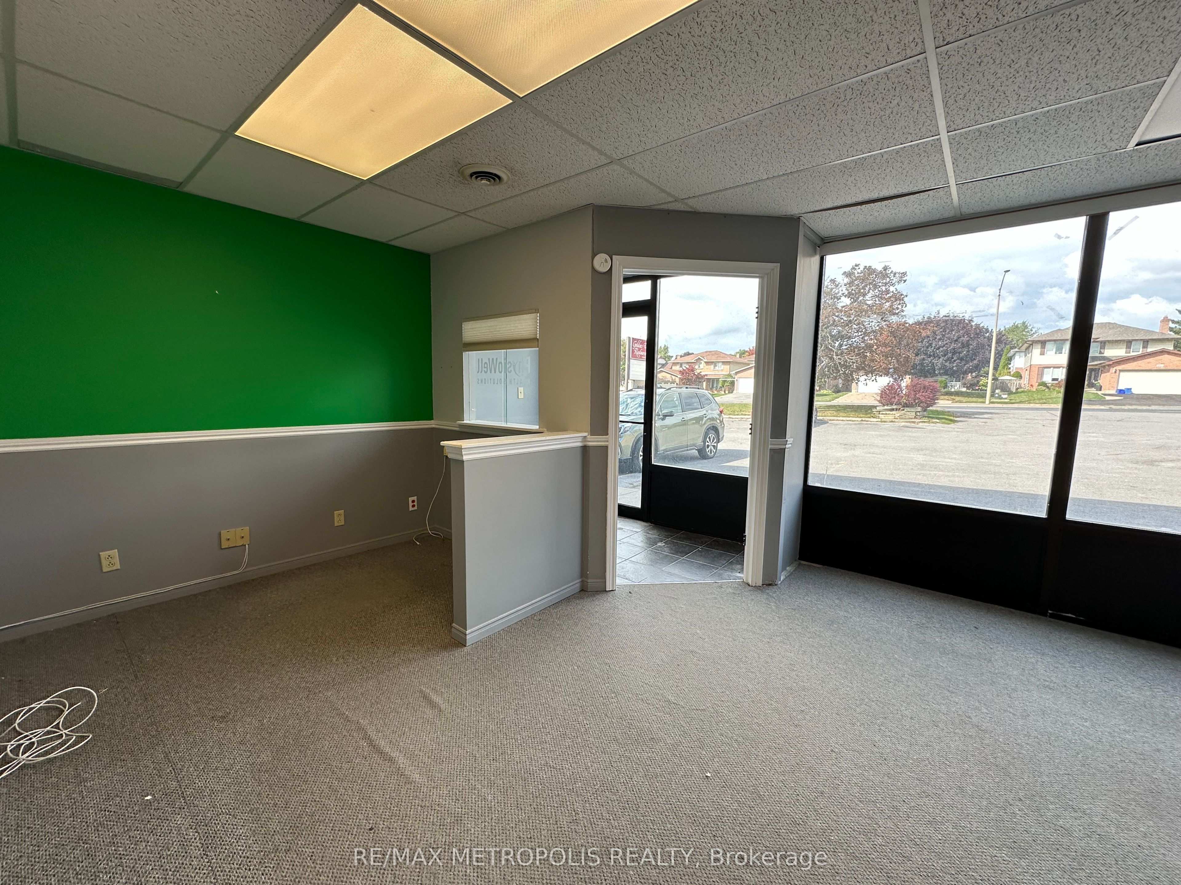 469 Dundas Street W 2 Property Photo 6