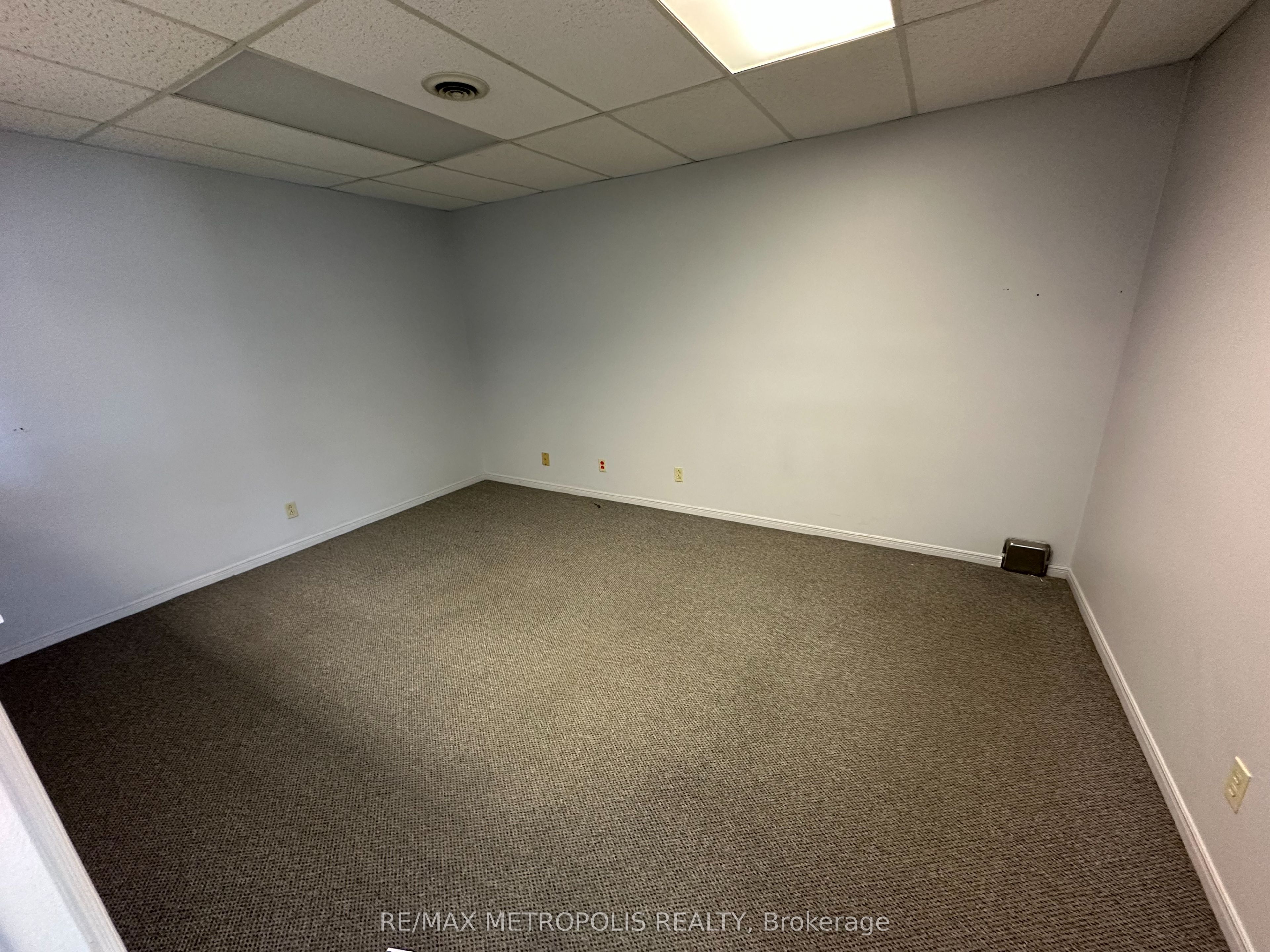 469 Dundas Street W 2 Property Photo 9