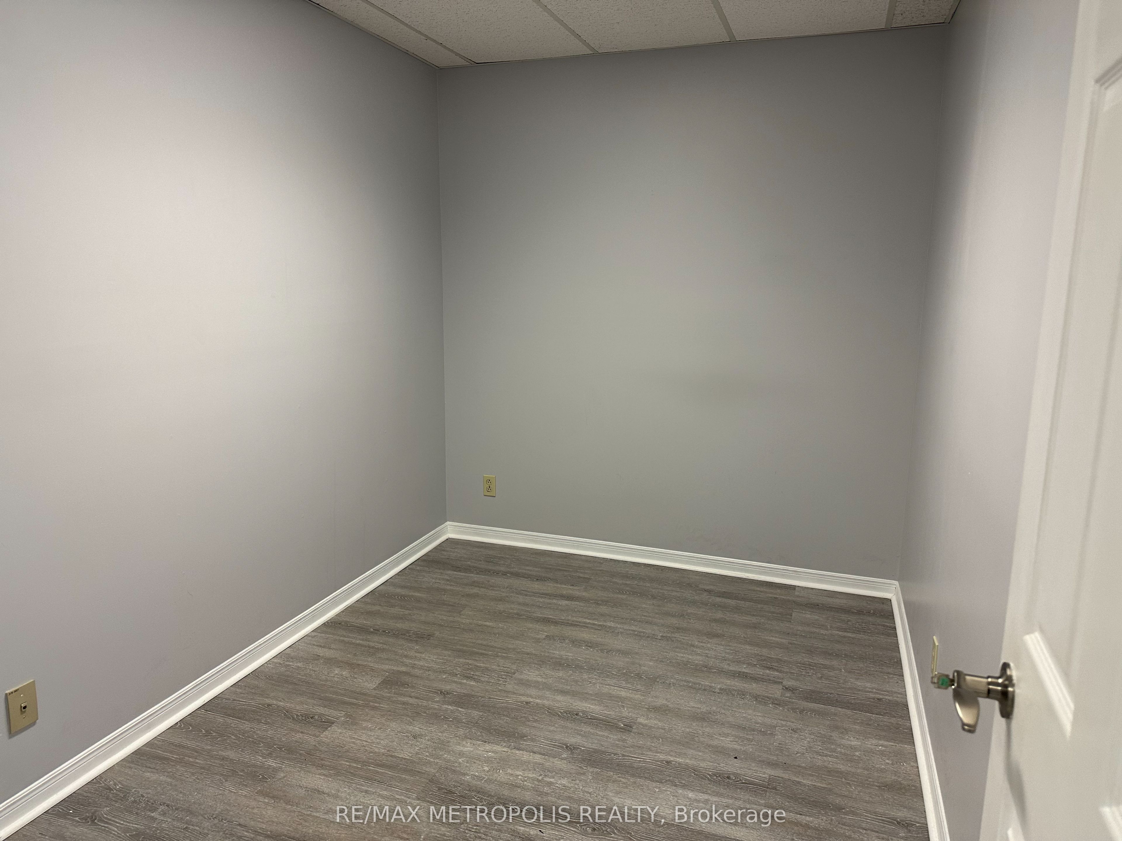 469 Dundas Street W 2 Property Photo 10