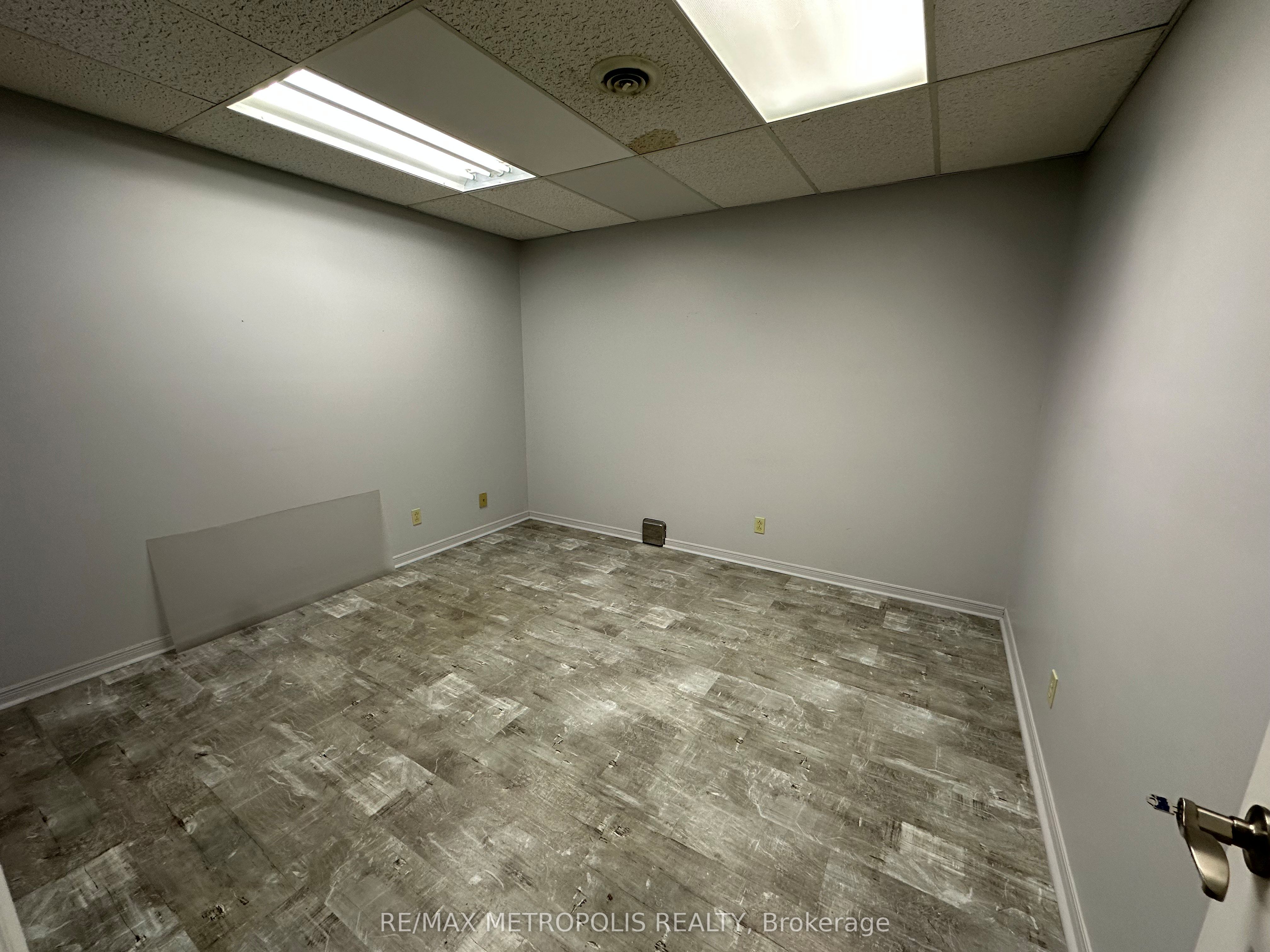 469 Dundas Street W 2 Property Photo 11