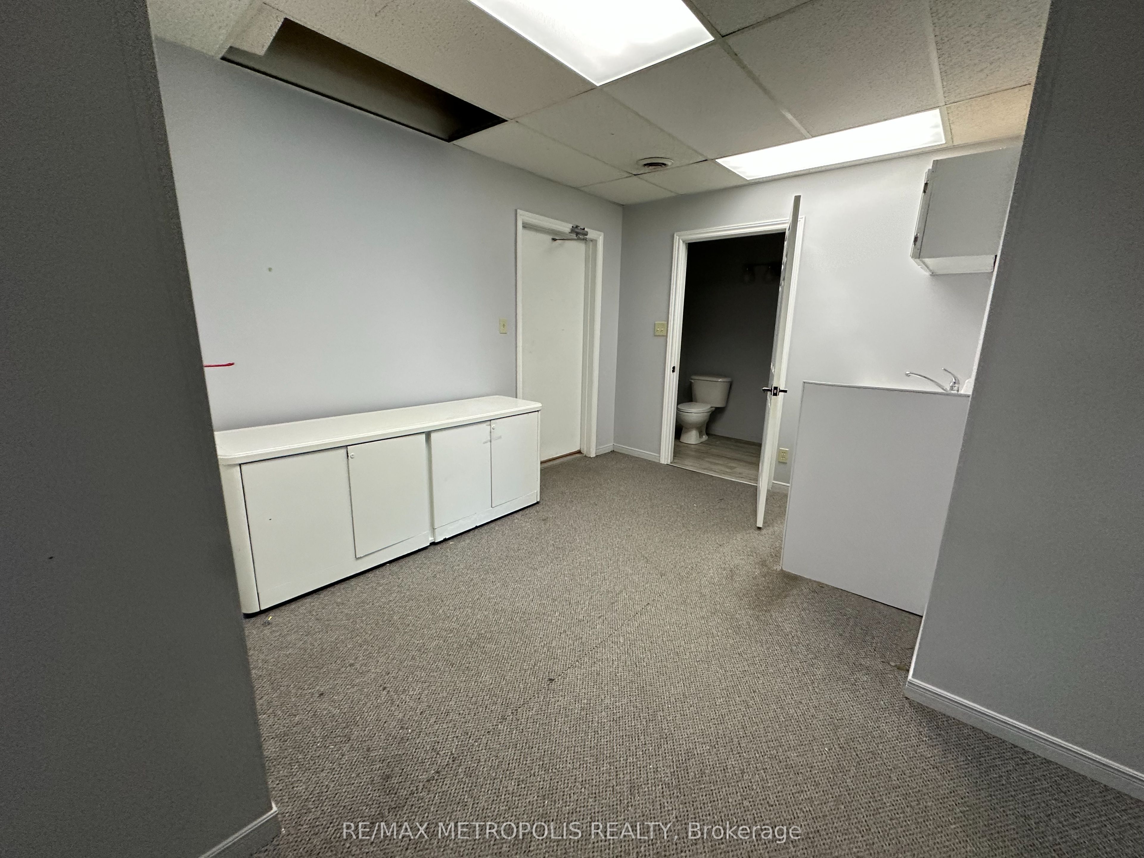 469 Dundas Street W 2 Property Photo 13