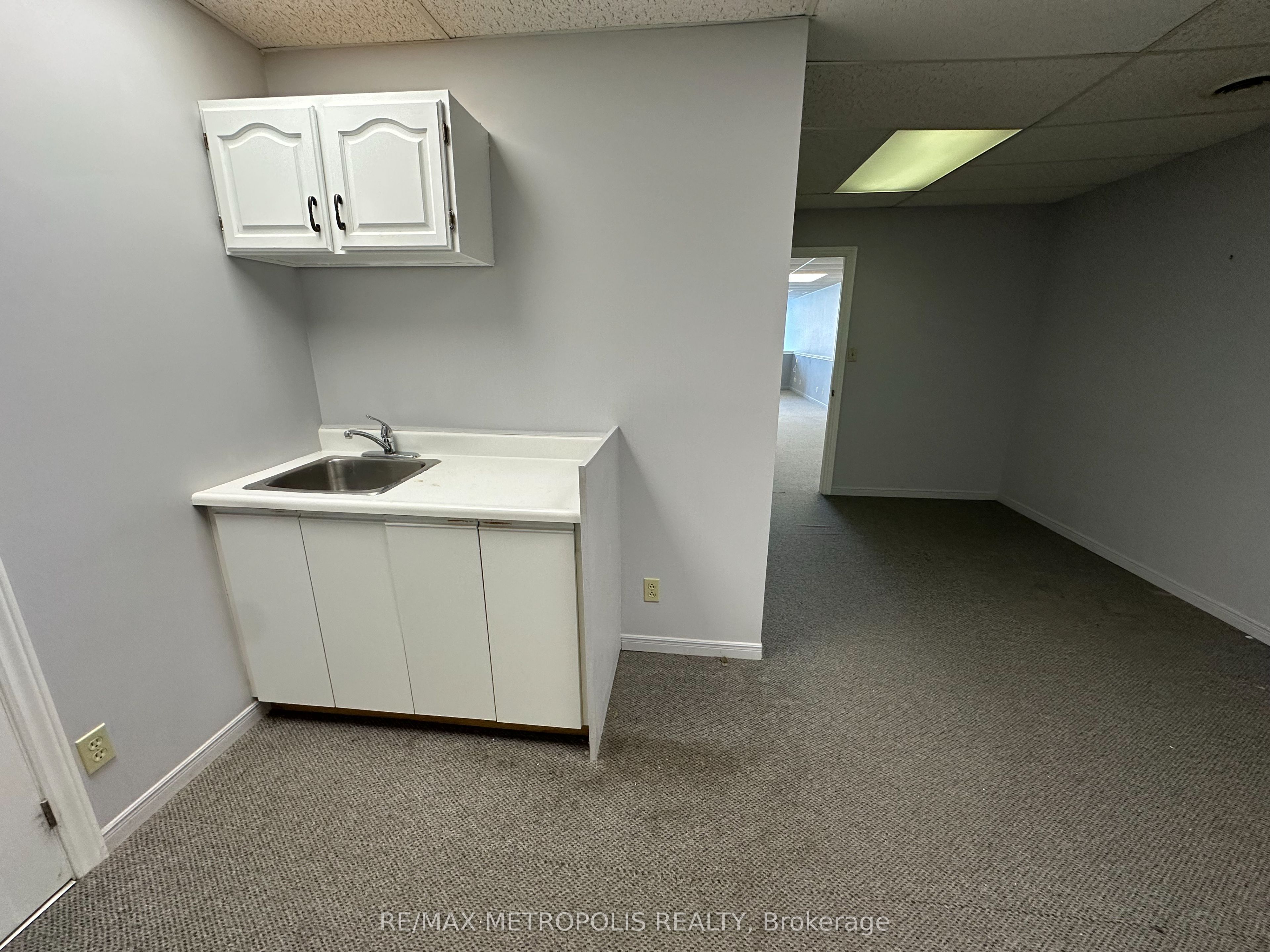 469 Dundas Street W 2 Property Photo 14