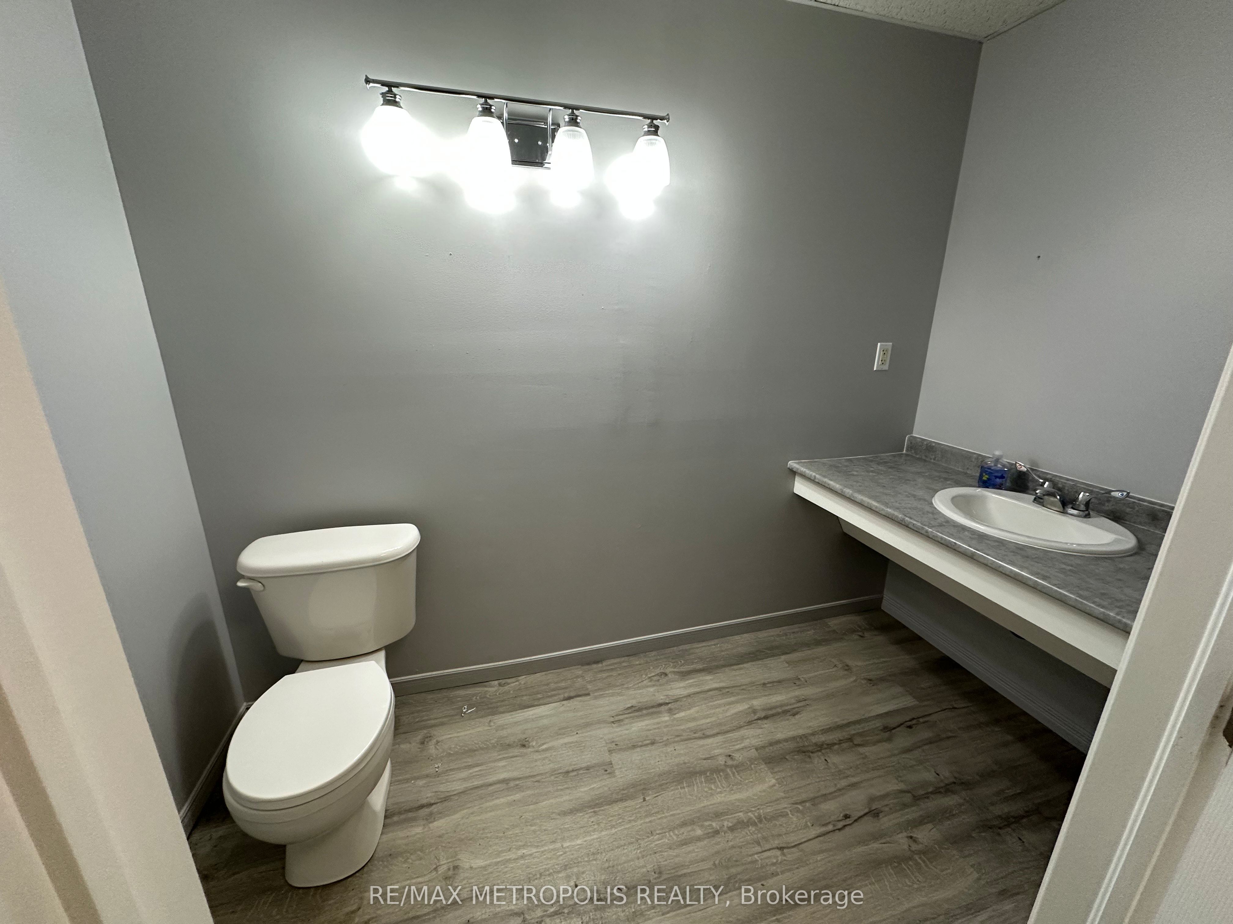 469 Dundas Street W 2 Property Photo 15