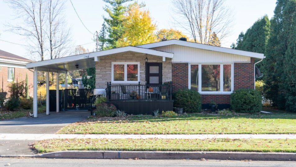 1010 Queen Street Property Photo 1