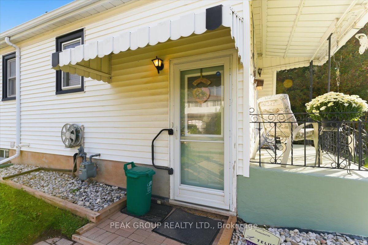 6105 Dixon Street Property Photo 8